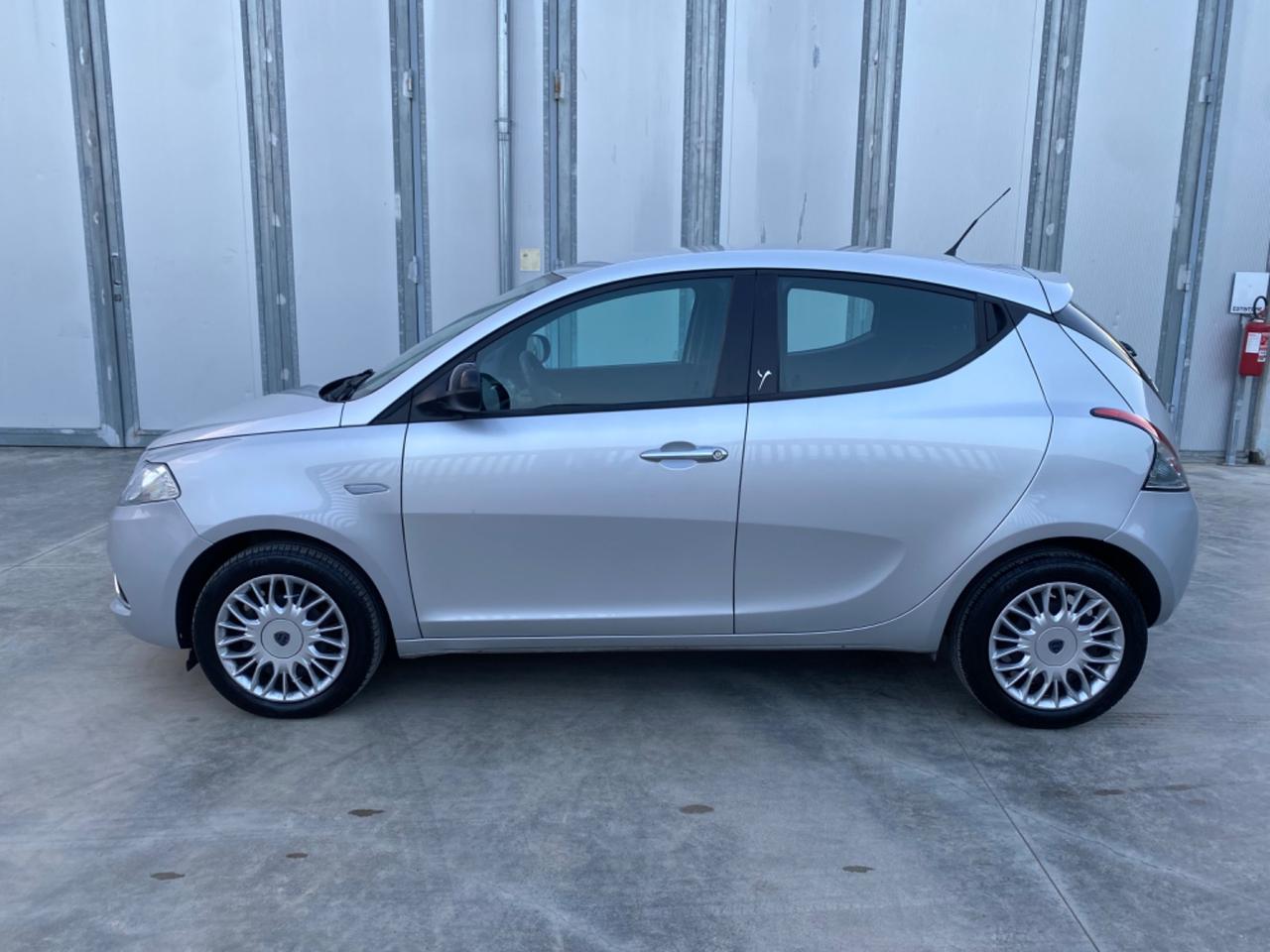 Lancia Ypsilon 1.2 69 CV 5 porte Silver