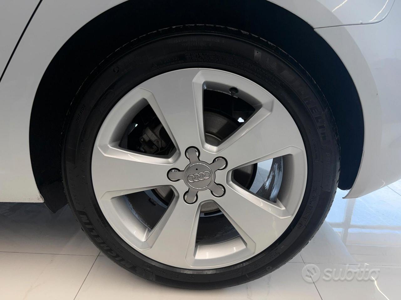Audi A3 SPB 1.6 tdi Ambiente 105 cv okneopatentati