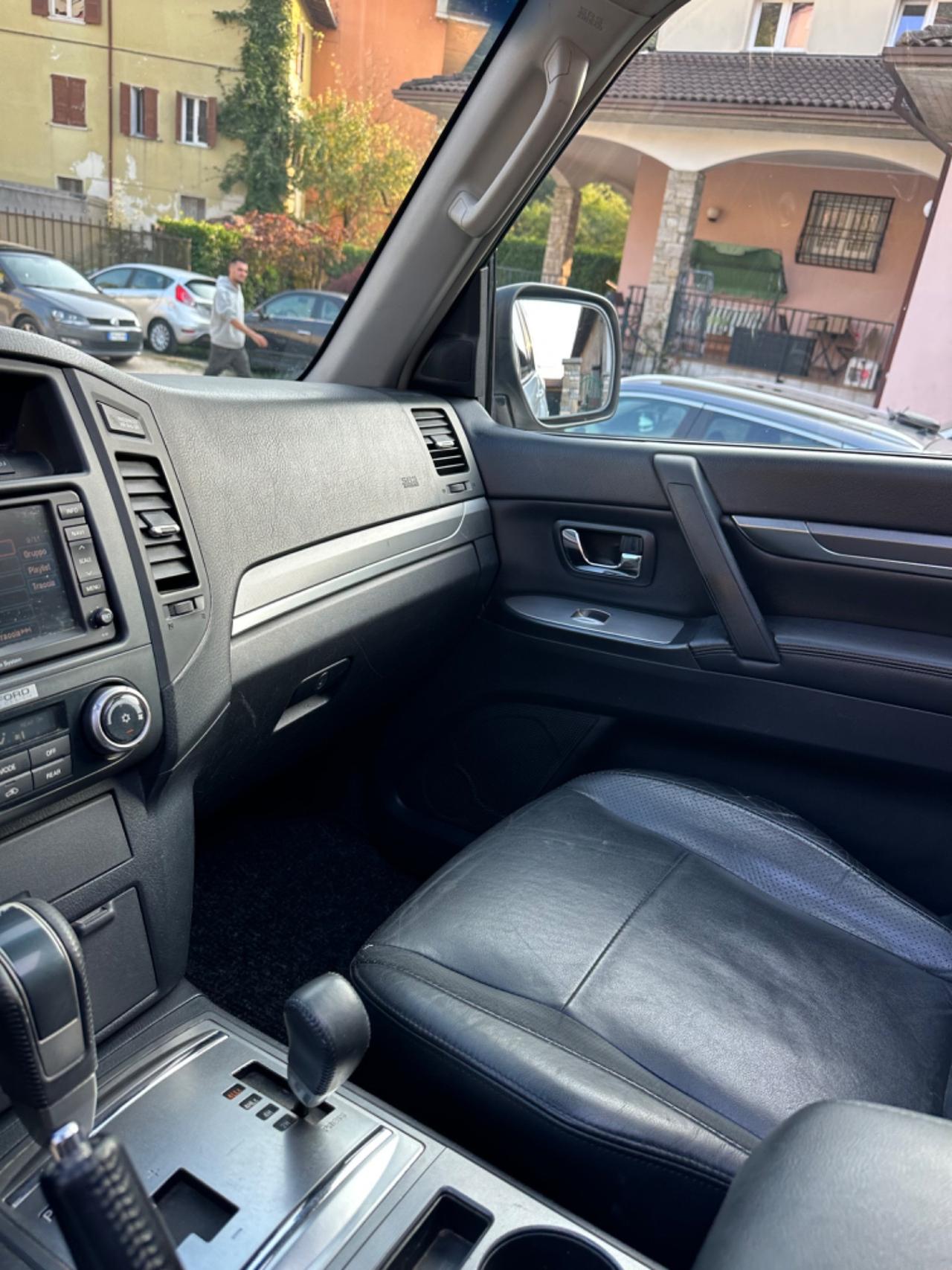 Mitsubishi PAJERO 3.2 DI-D 7POSTI TETTO 16V 5P INSTYLE