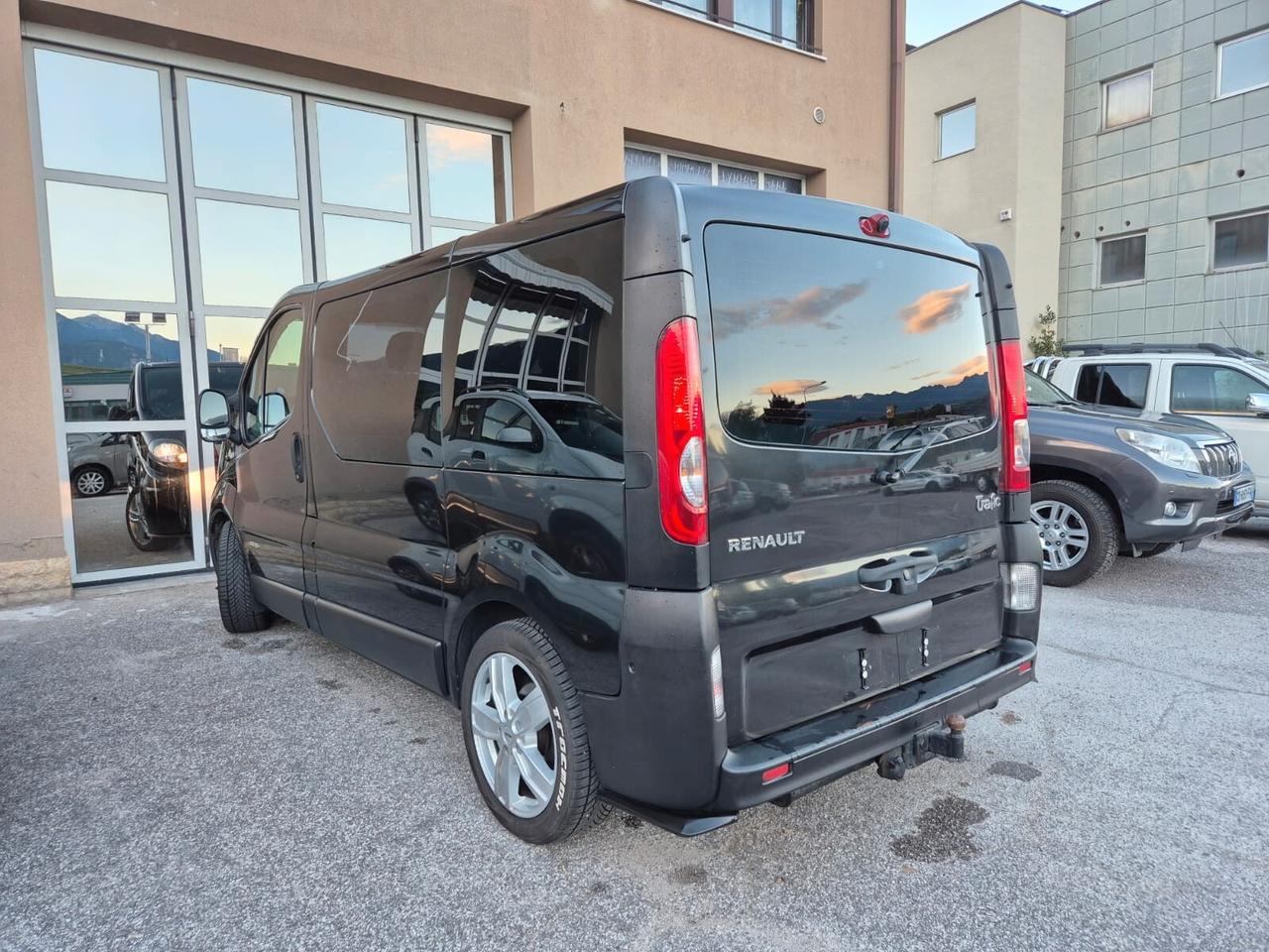 RENAULT TRAFIC 8 POSTI VERGLAST