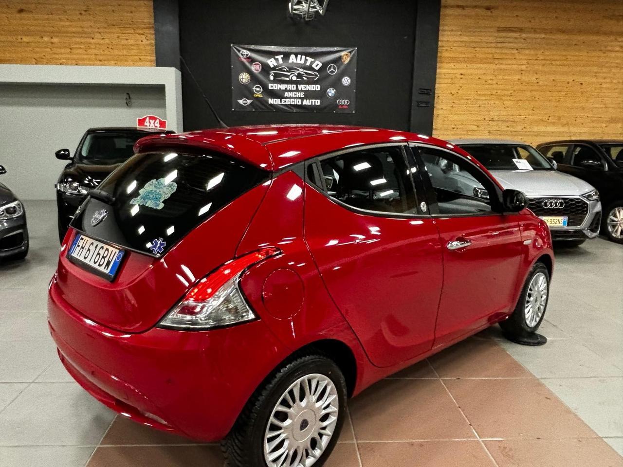 Lancia Ypsilon 1.2 69 CV 5 porte GPL Ecochic Silver