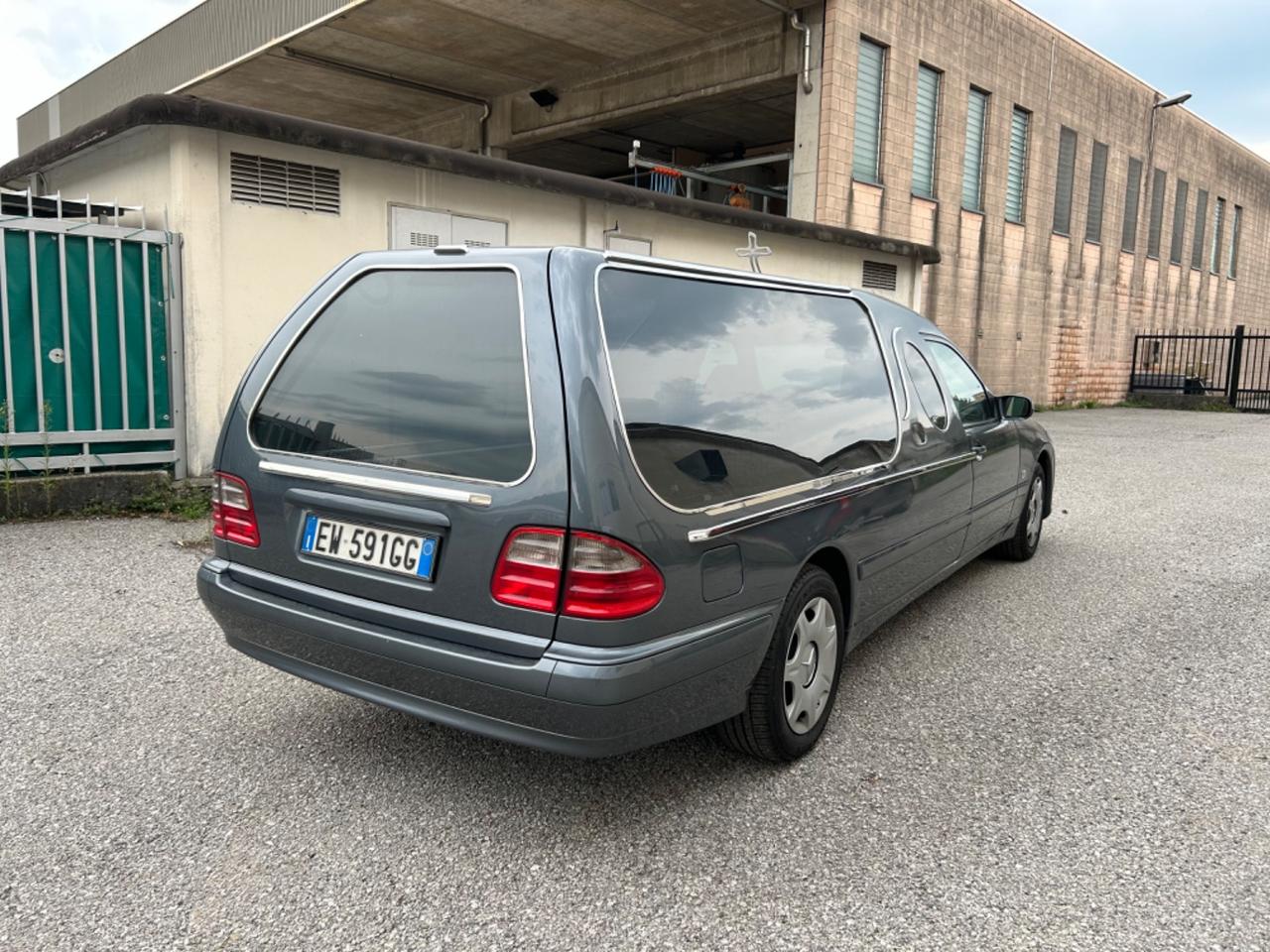 CARRO FUNEBRE MB270 cdi