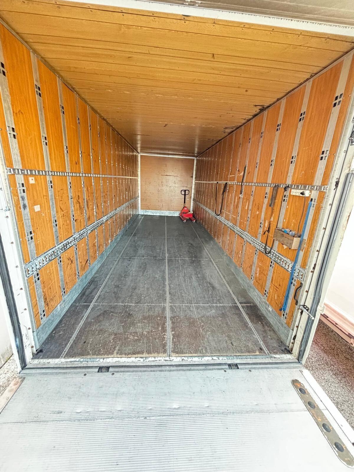 Eurocargo 120-25 con sponda idraulica