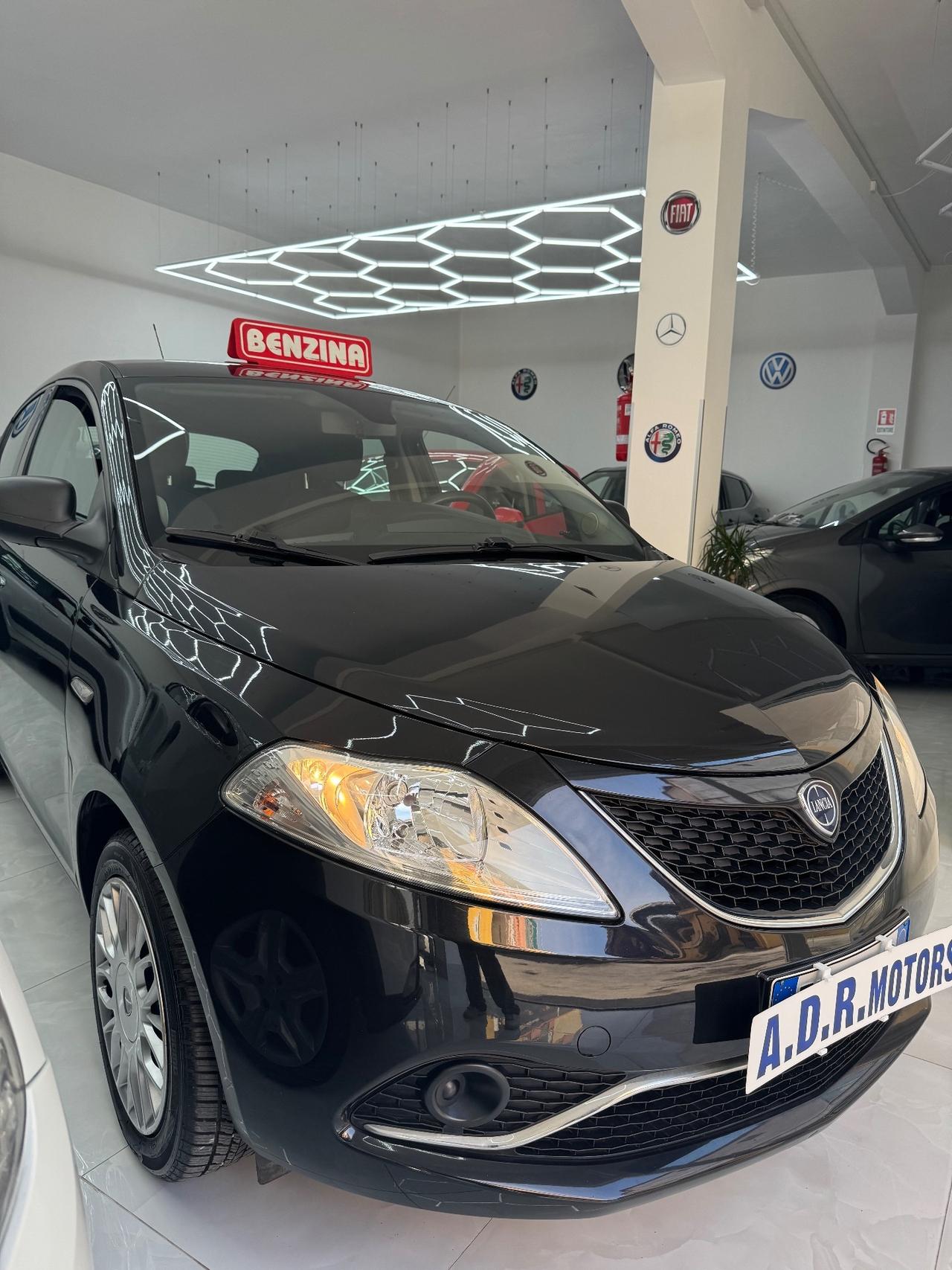 Lancia Ypsilon 1.2 69 CV 5 porte Platinum