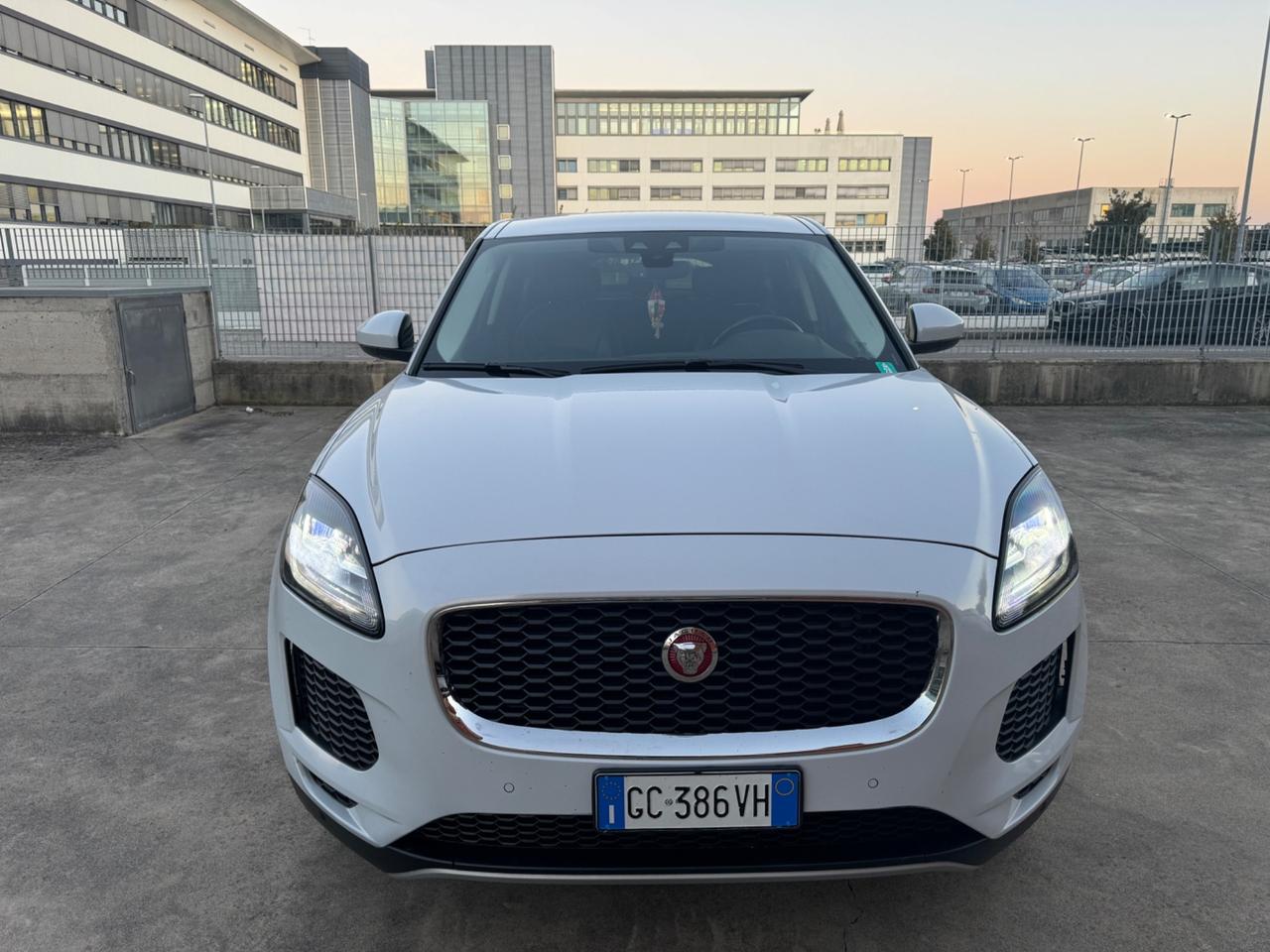 Jaguar Epace autocarro