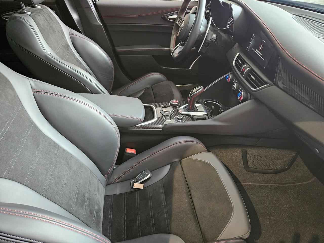 Alfa Romeo Giulia 2.9 V6 Bi-Turbo AT8 Quadrifoglio