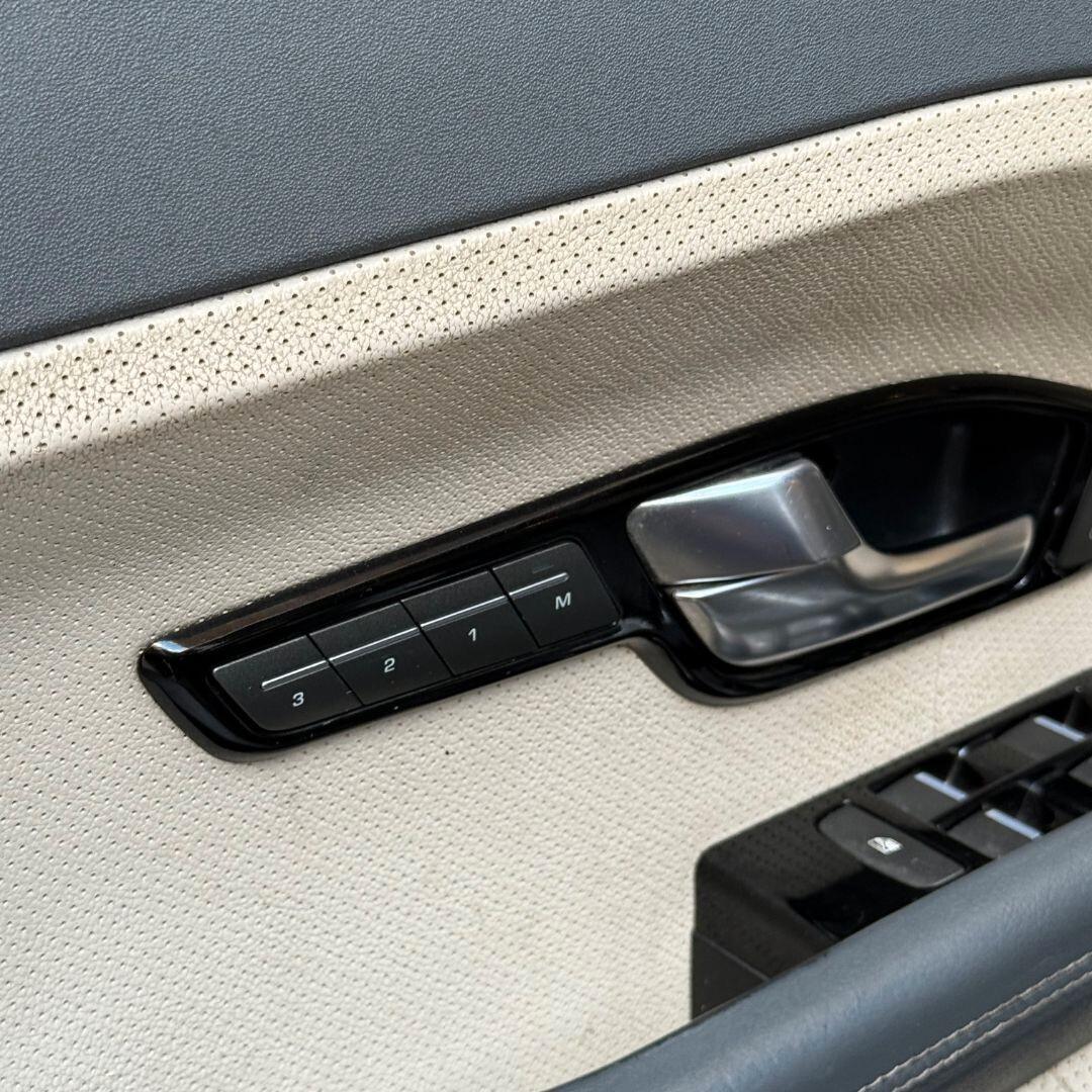 Range Rover Evoque 2.2 TD4 5p. Pure