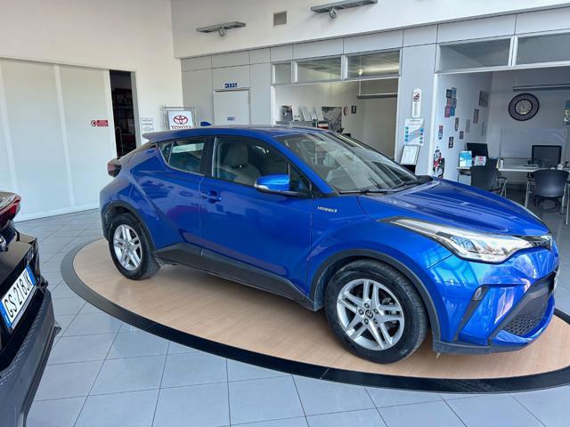 TOYOTA C-HR 1.8 Hybrid E-CVT Business
