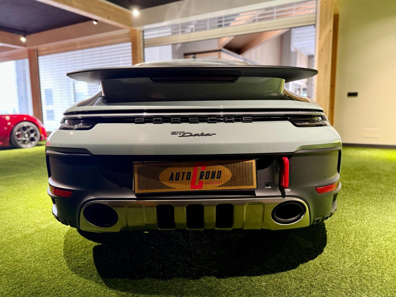 Porsche 911 Coupe 3.0 Dakar auto