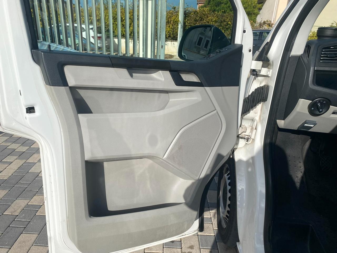 Volkswagen Transporter Business 2.0 TDI 102CV Autocarro 100% detraibile