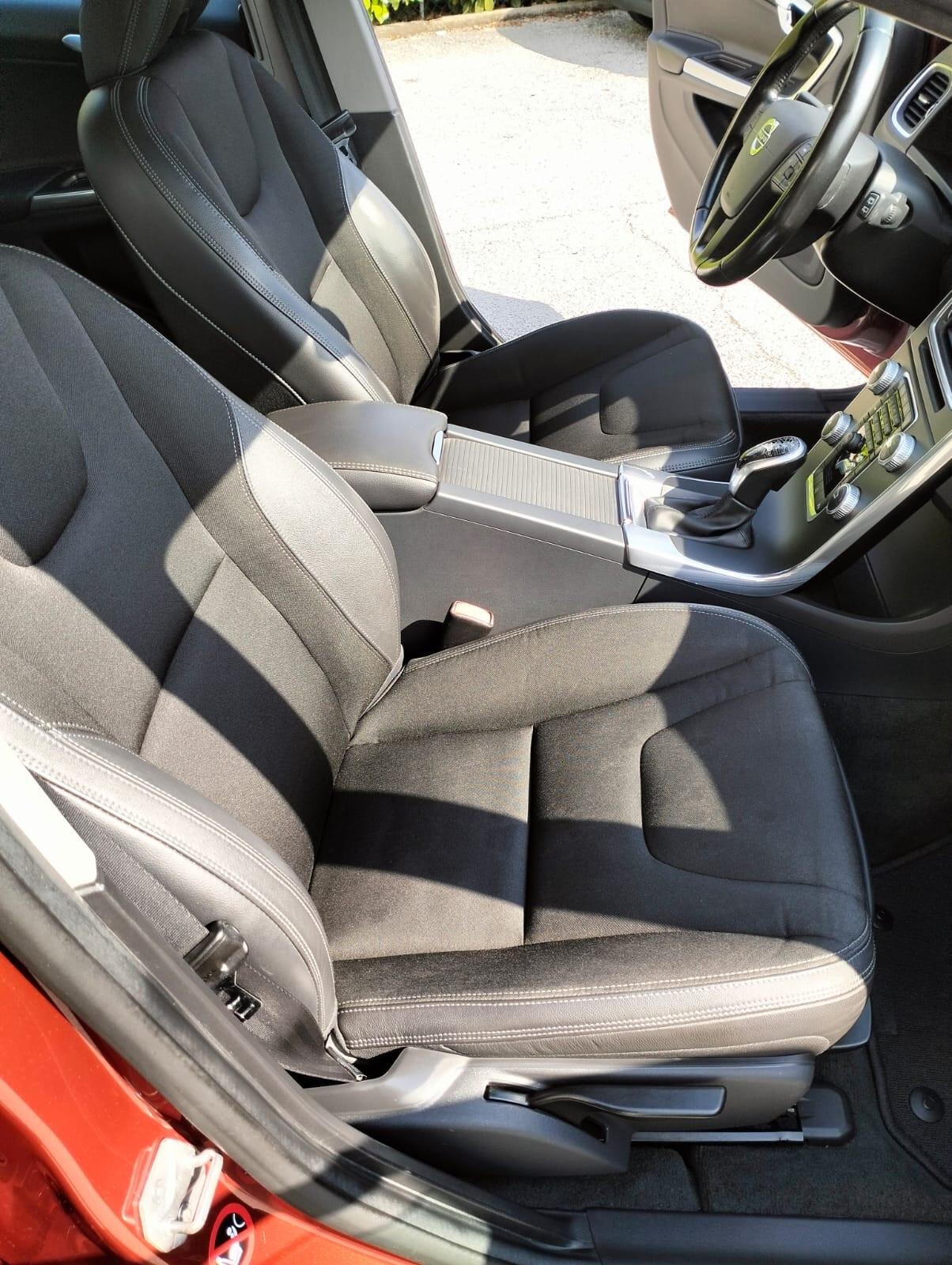 Volvo V60 D2 Geartronic R-design KM 90.000