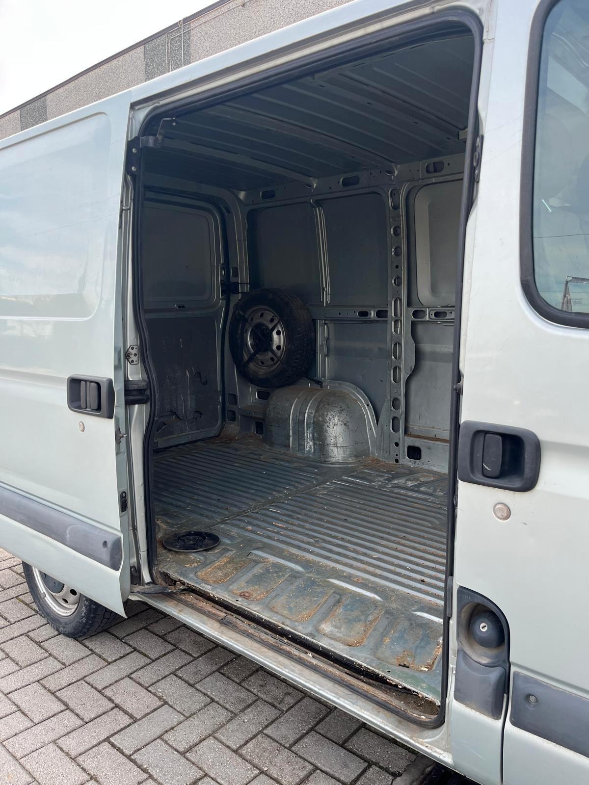 Renault Master 2.5 dCi lamierato