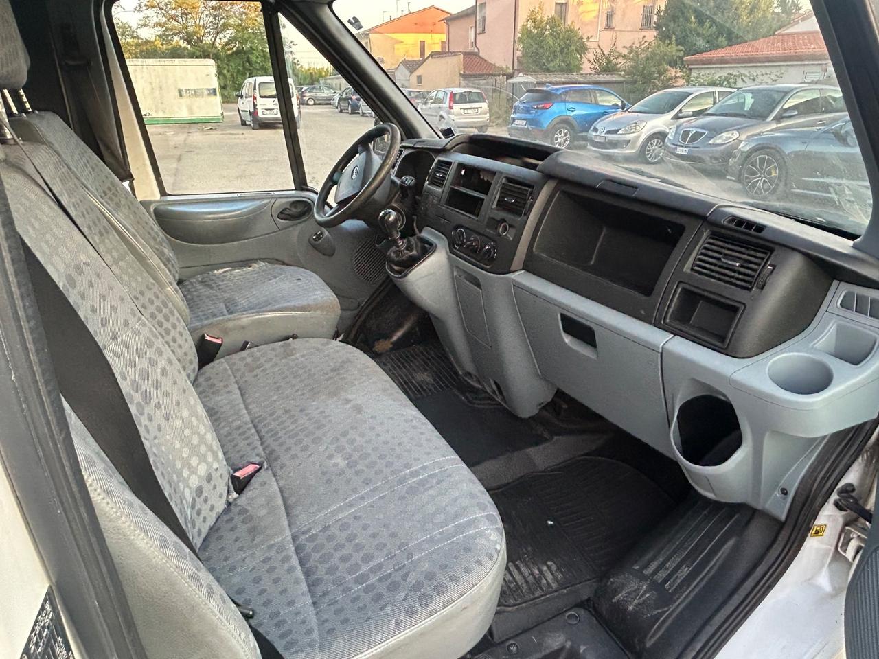 FORD TRANSIT 2.2CDTI 110CV FURGONE MEDIO-ALTOEURO5