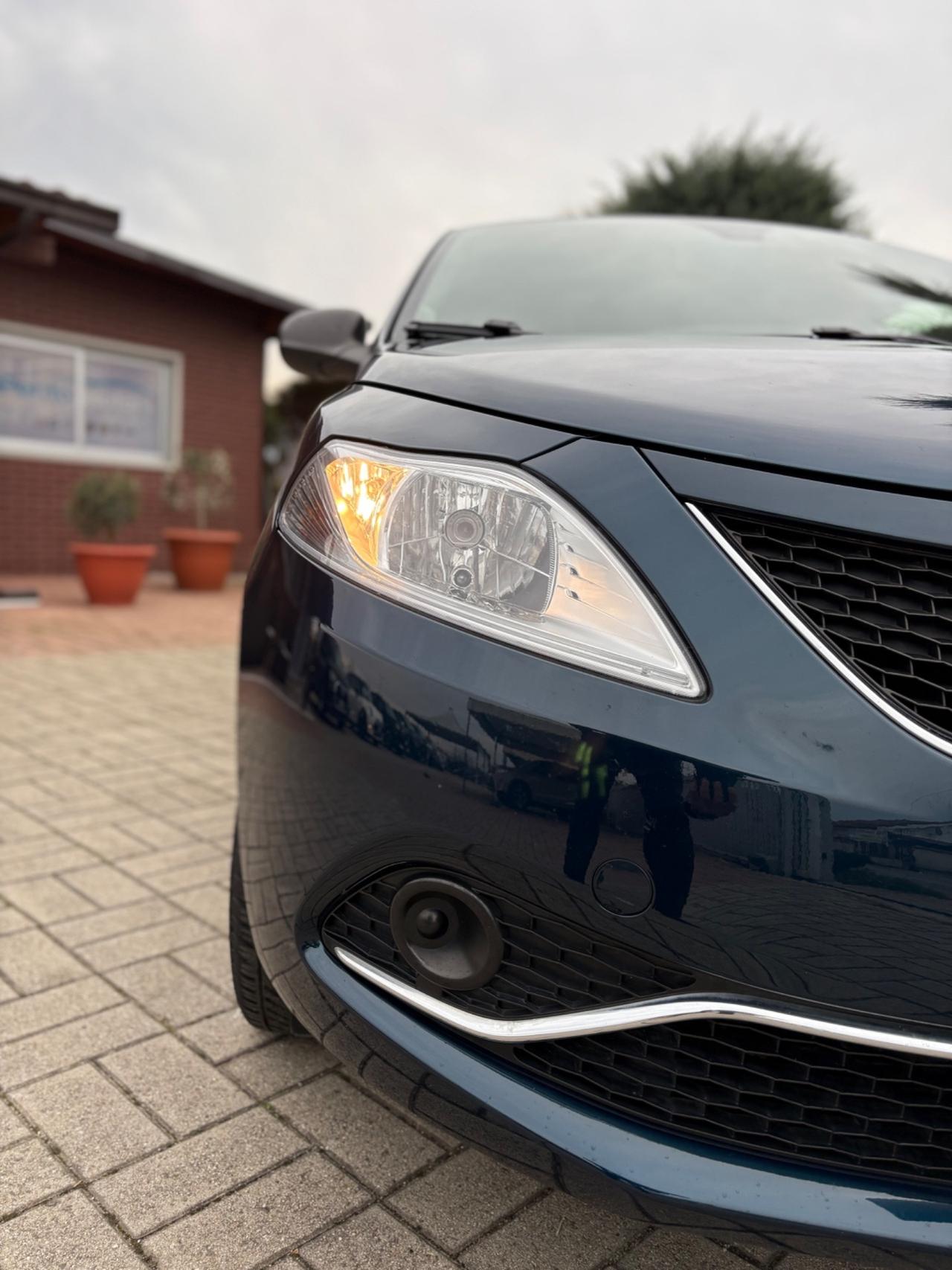 Lancia Ypsilon 1.3 MJT 16V 95 CV 5 porte S&S Silver