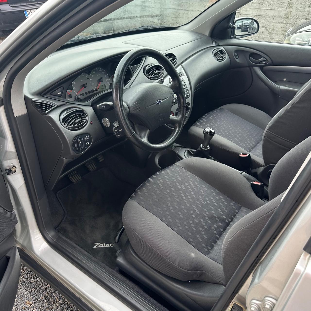Ford Focus 1.6i 16V cat 5p. Ghia