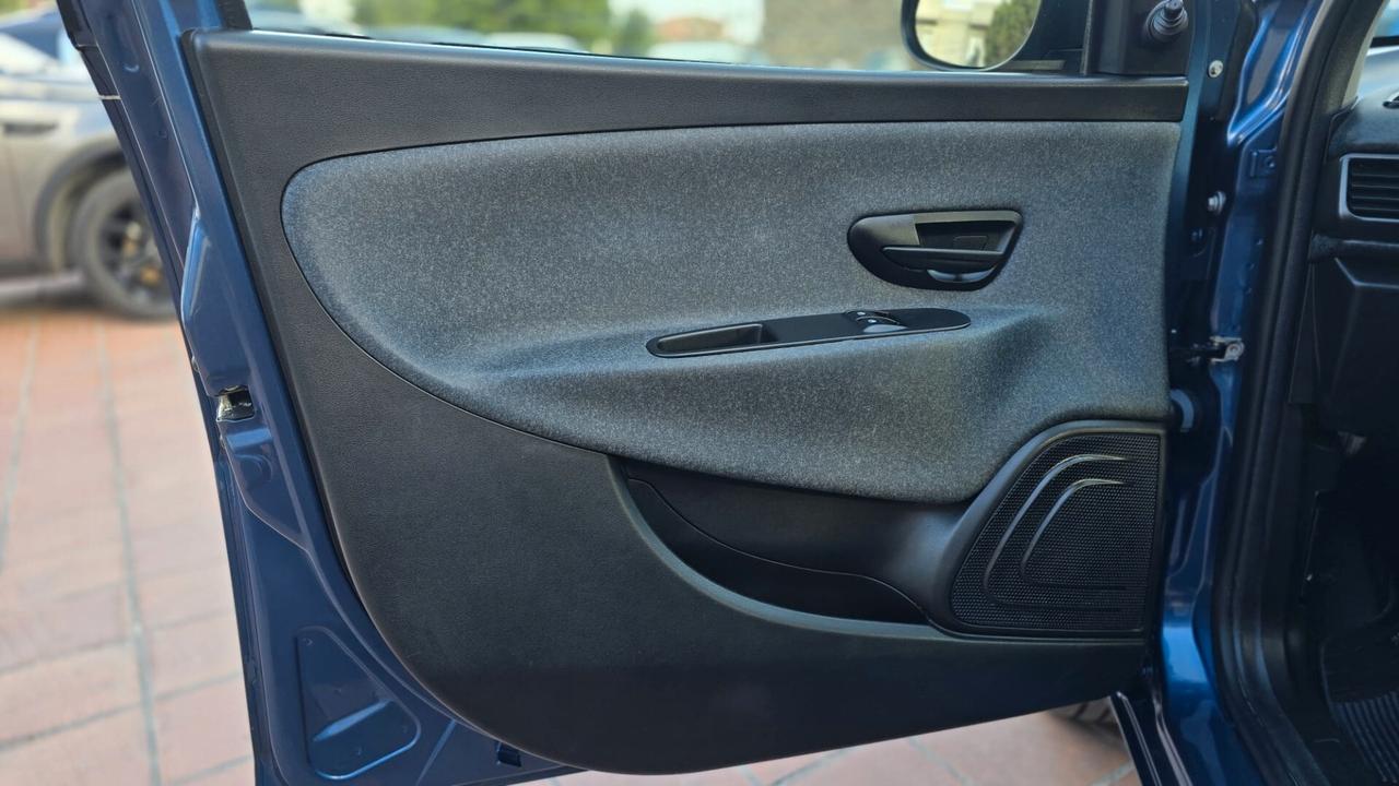 Lancia Ypsilon 1.0 FireFly 5 porte S&S Hybrid Ecochic Silver