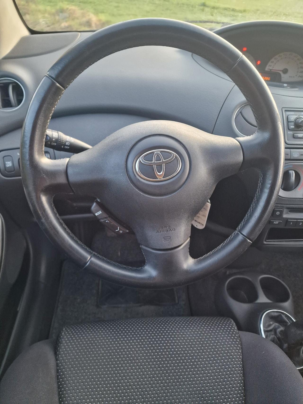 Toyota Yaris 1.5i 16V TS