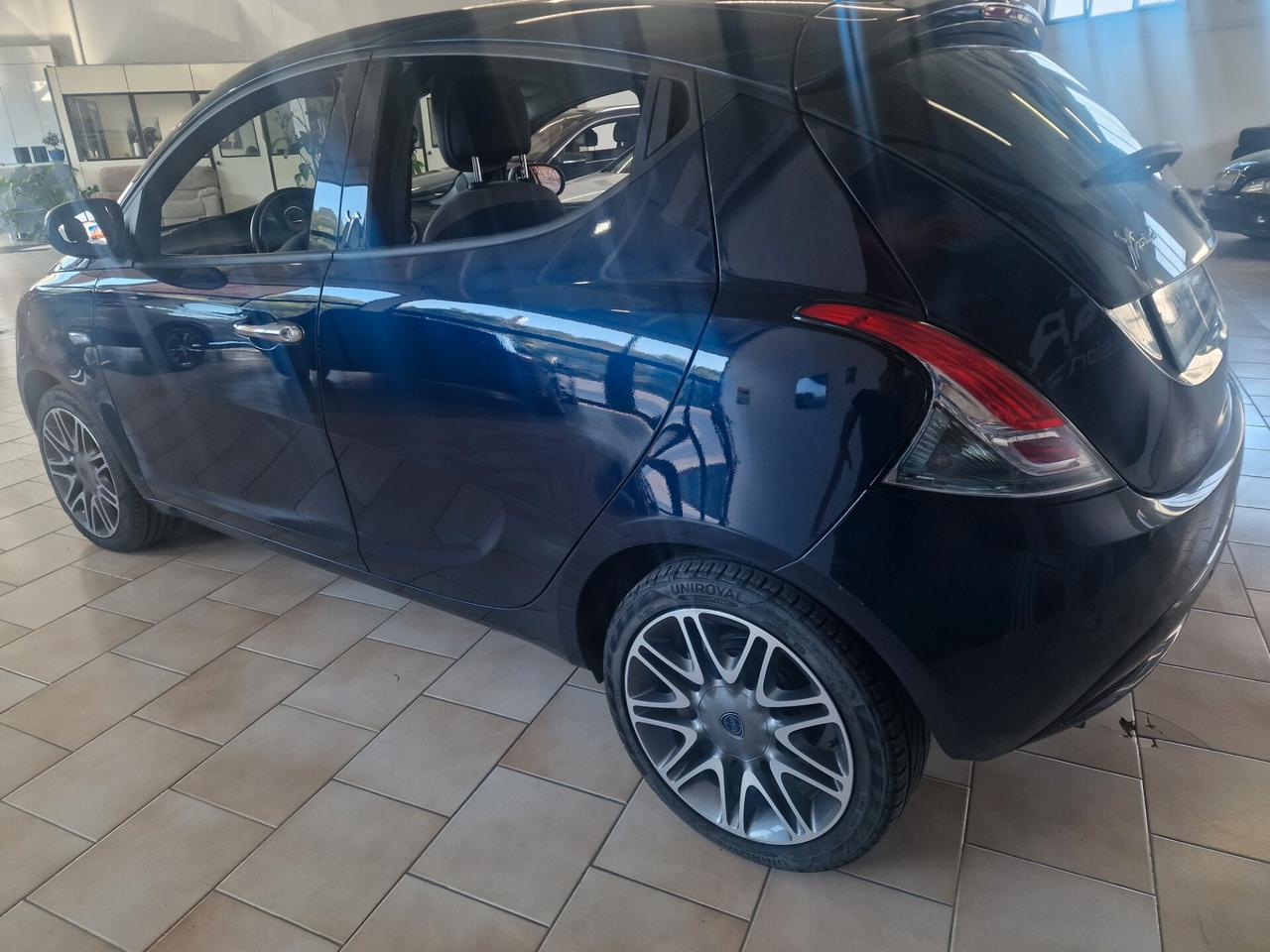 Lancia Ypsilon 1.2 69 CV 5 porte Gold