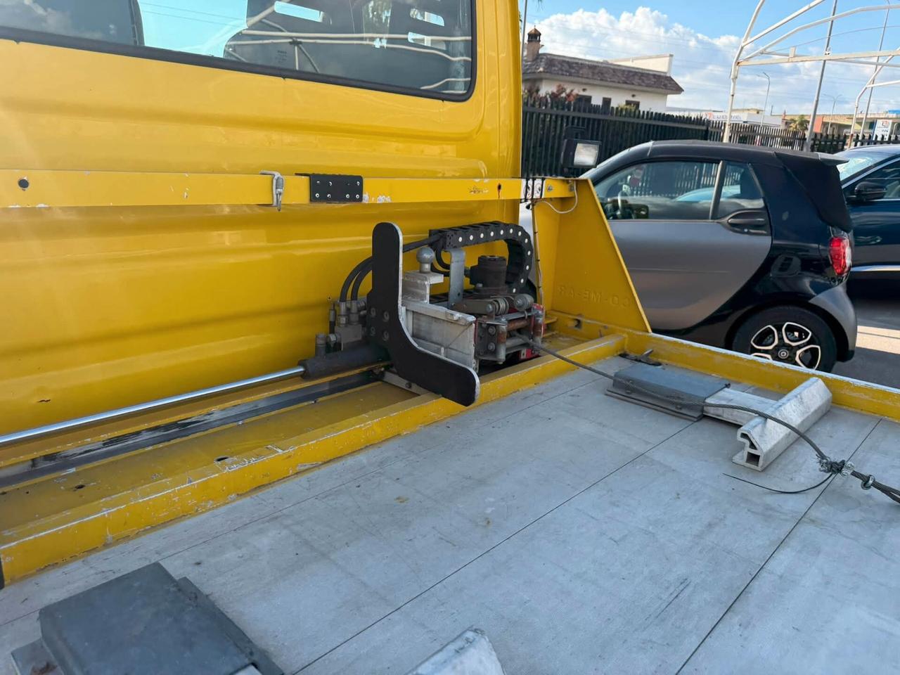 Iveco DAILY CARROATTREZZI SCARRABILE COMEAR
