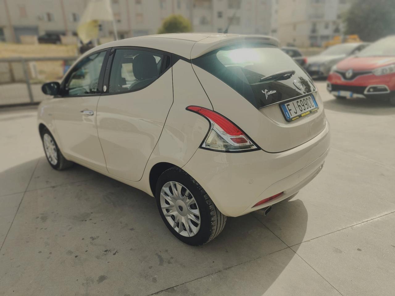 Lancia Ypsilon 1.2 69 CV 5 porte GPL Ecochic Silver