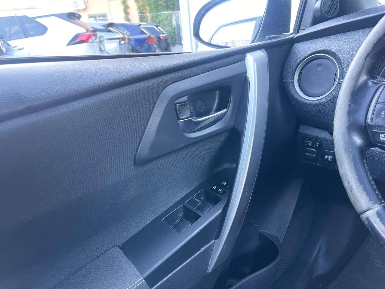 Toyota Auris 1.8 Hybrid 99CV E6 Neo - 2015