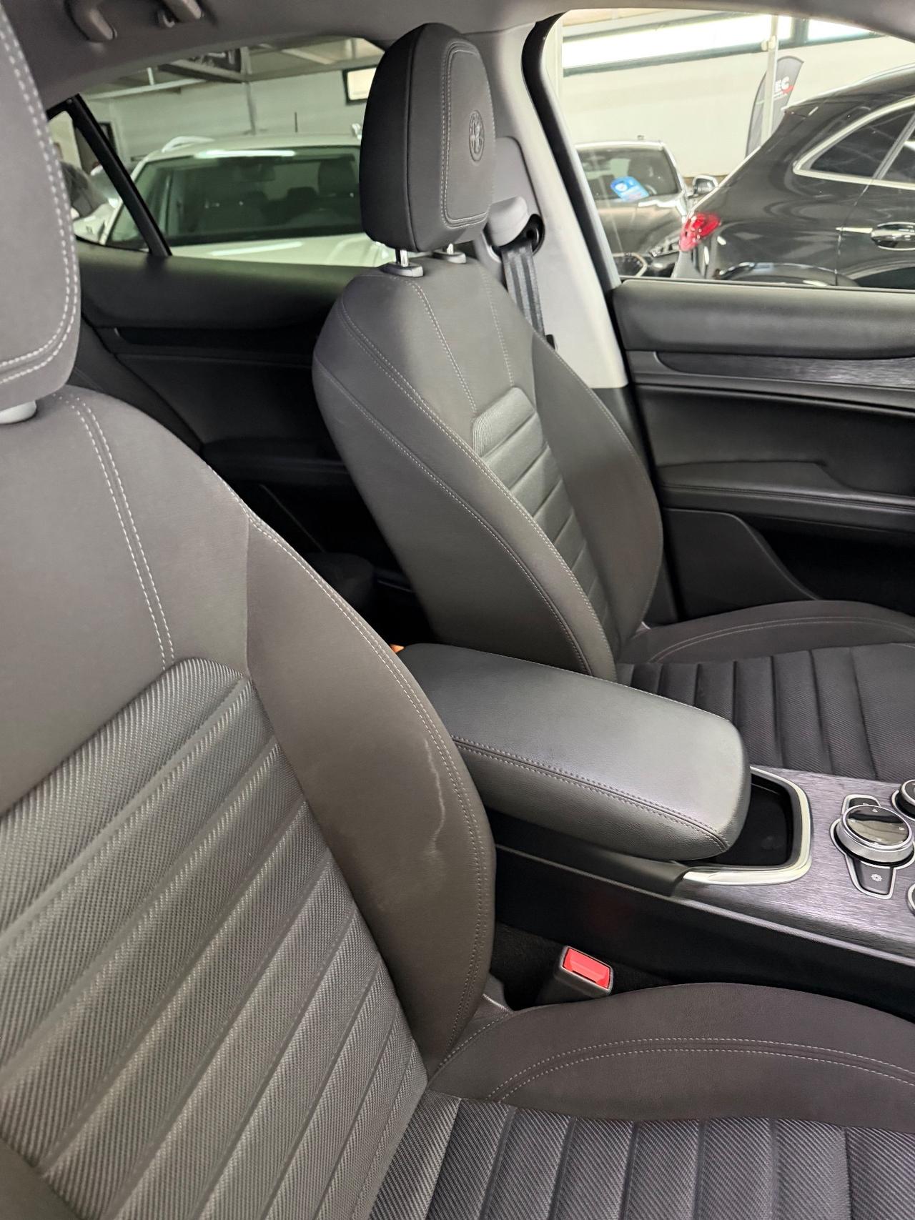 Alfa Romeo Stelvio 2.2 Turbodiesel 160 CV AT8 RWD 2021