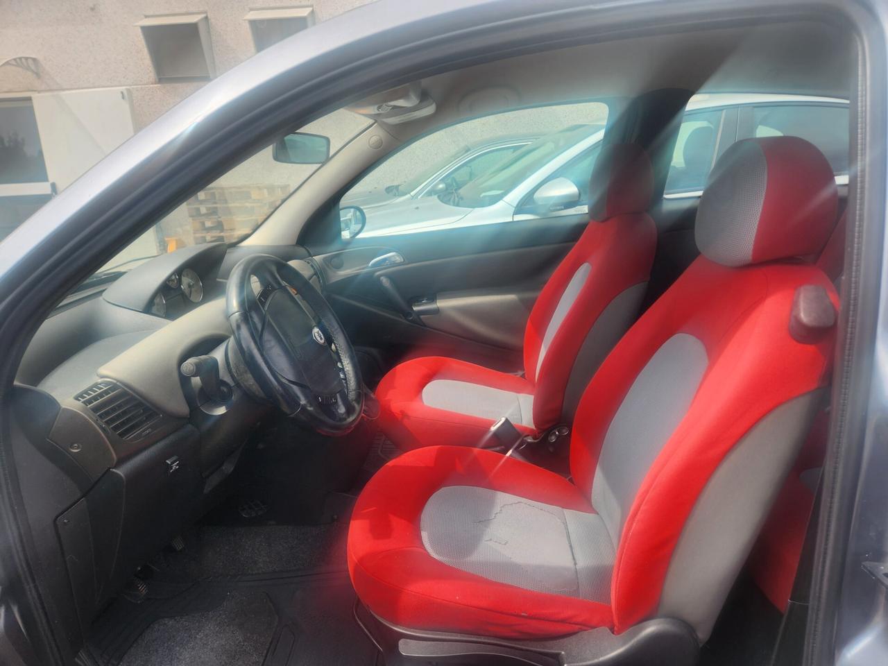 Lancia Ypsilon 1.2 16V Platino