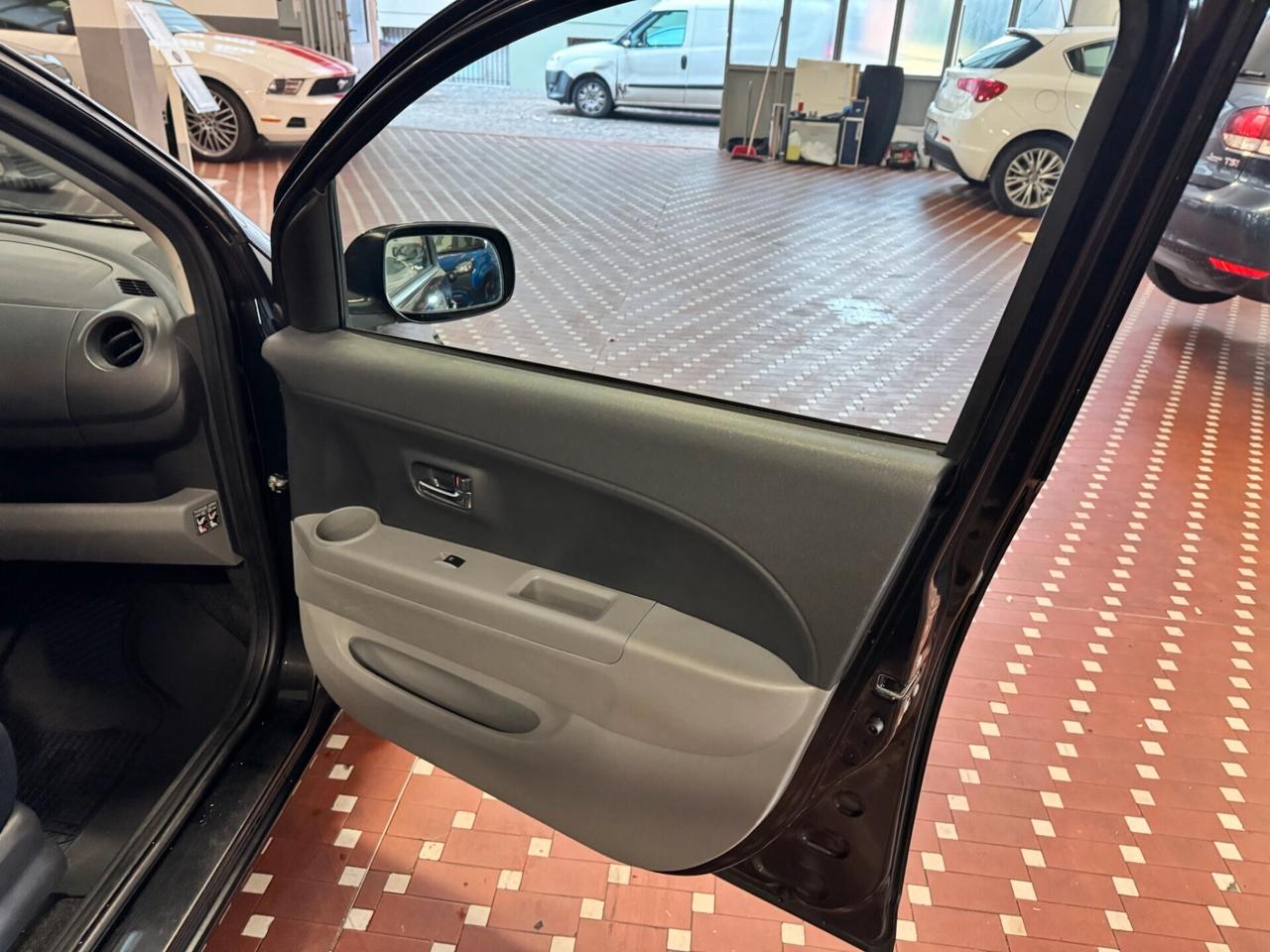 Daihatsu Sirion 1.3 Taka A/T 4WD - CAMBIO AUTOMATICO