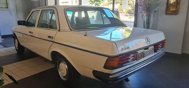 MERCEDES-BENZ 250 250 W123 *CONDIZIONI SPLENDIDE E ORIGINALISSIME*