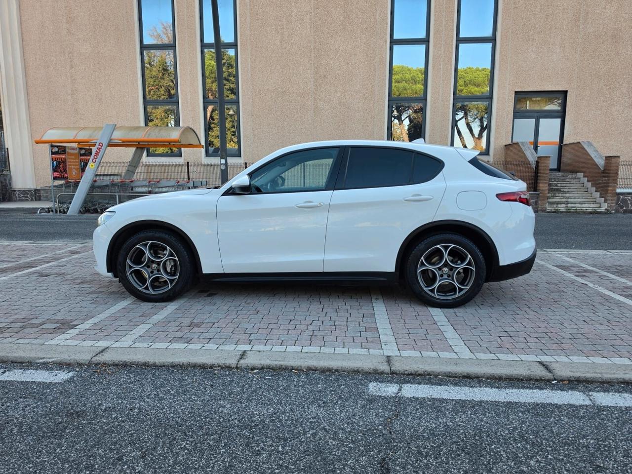 Alfa Romeo Stelvio 2.2 Turbodiesel 160 CV AT8 RWD Sport-Tech
