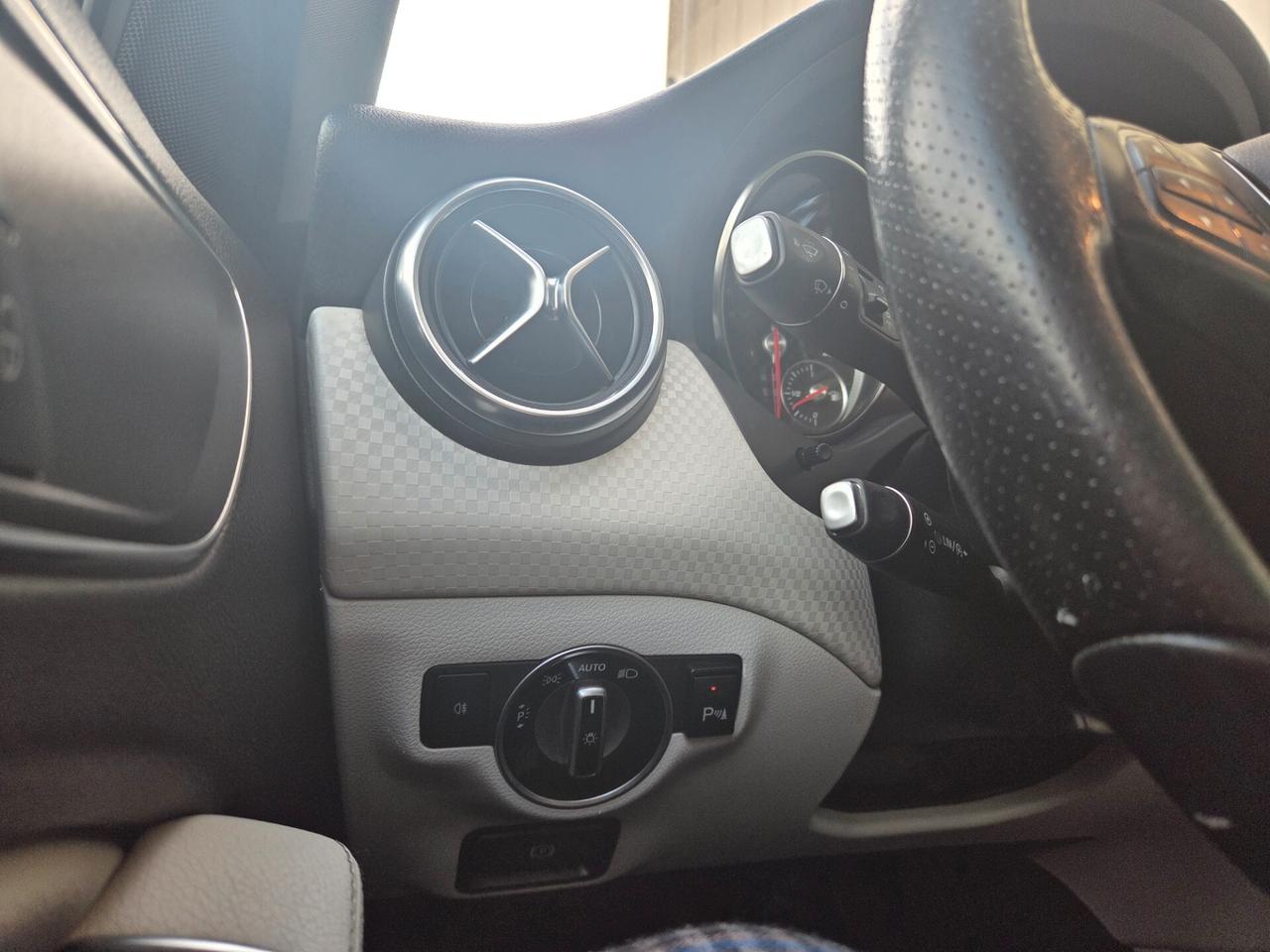 Mercedes-benz A180d Sport White restay7G2017