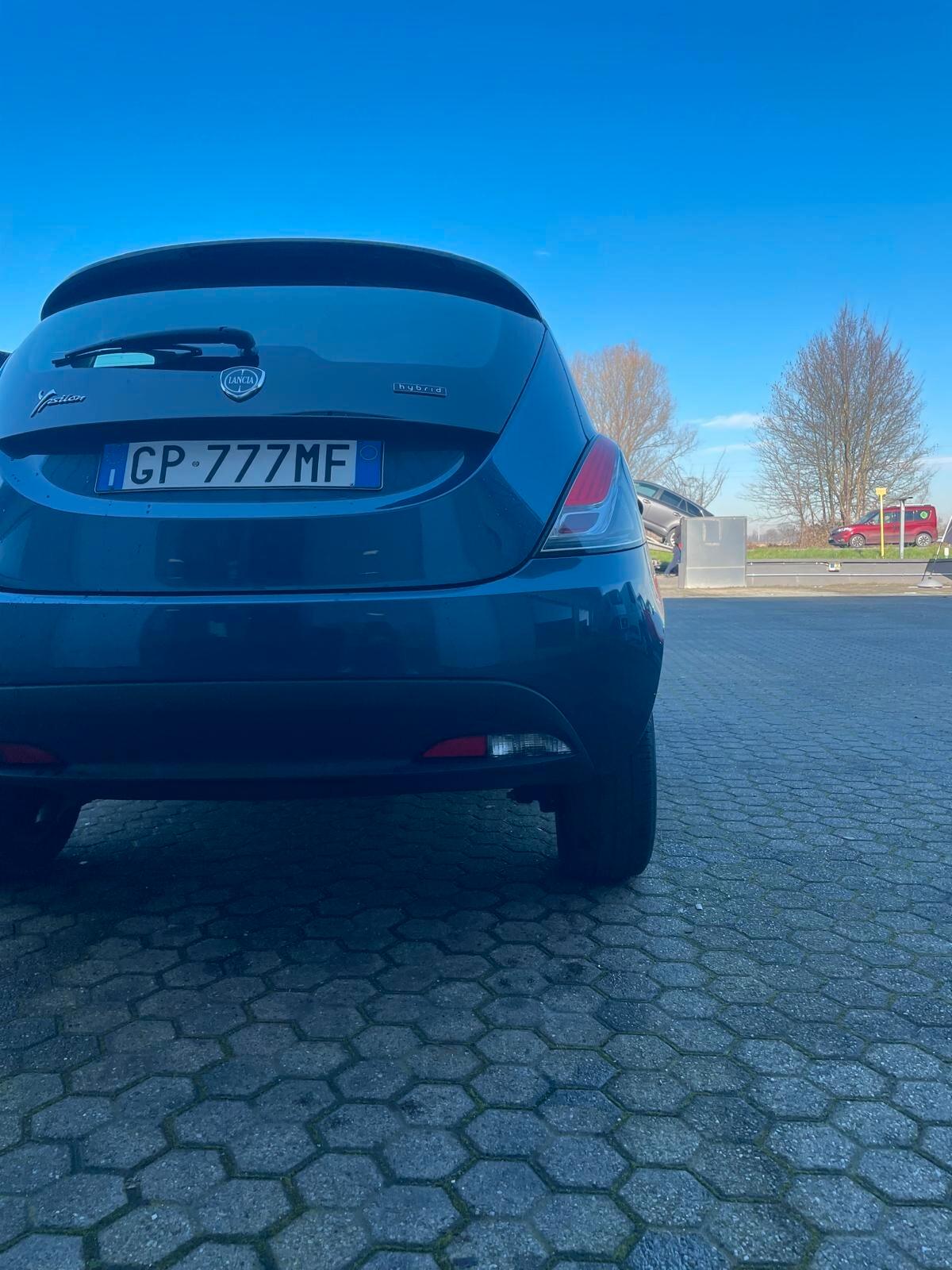 Lancia Ypsilon 1.0 FireFly 5 porte S&S Hybrid Silver Plus