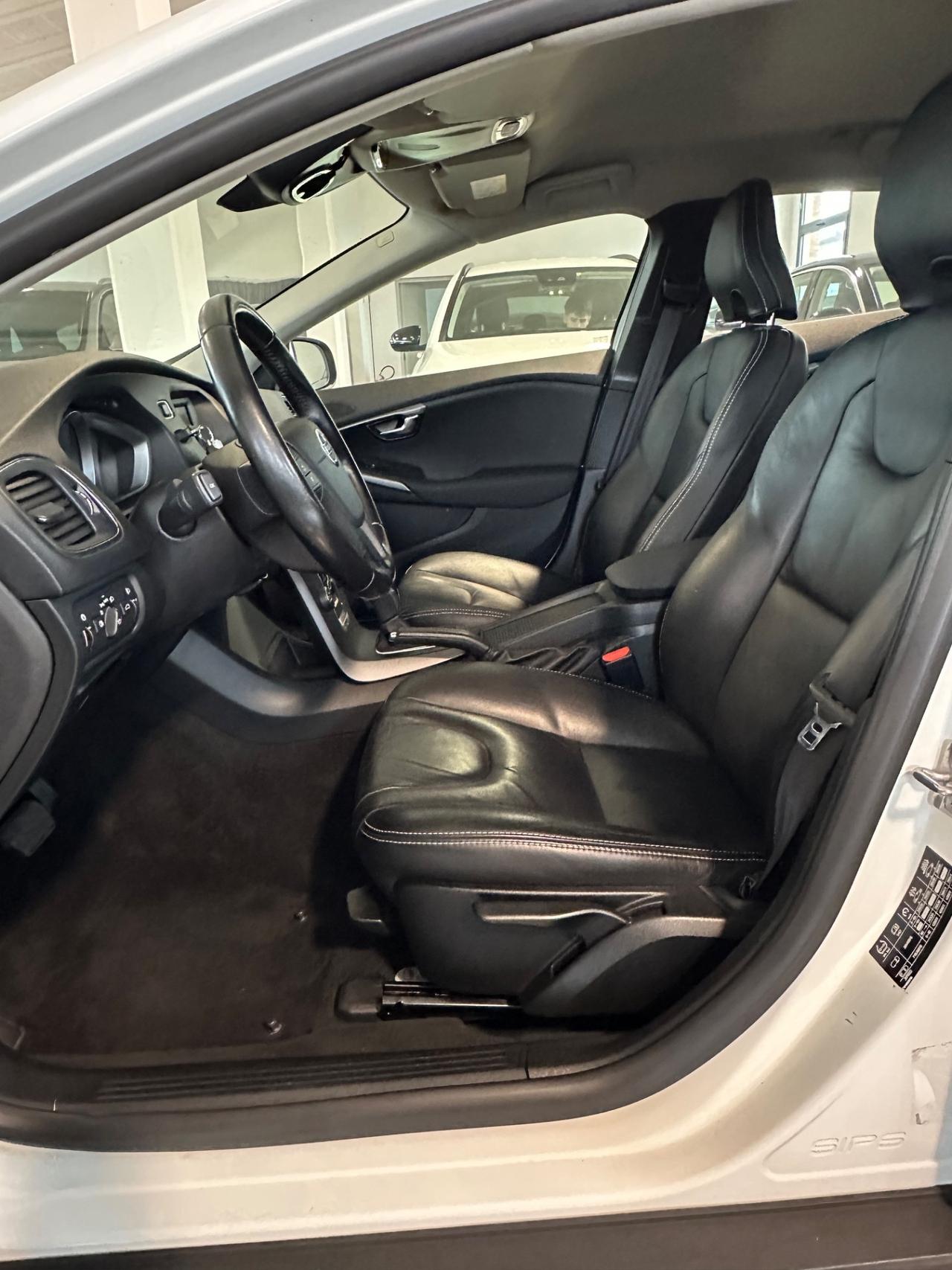 Volvo V40 Cross Country D2 1.6 Powershift Momentum N1