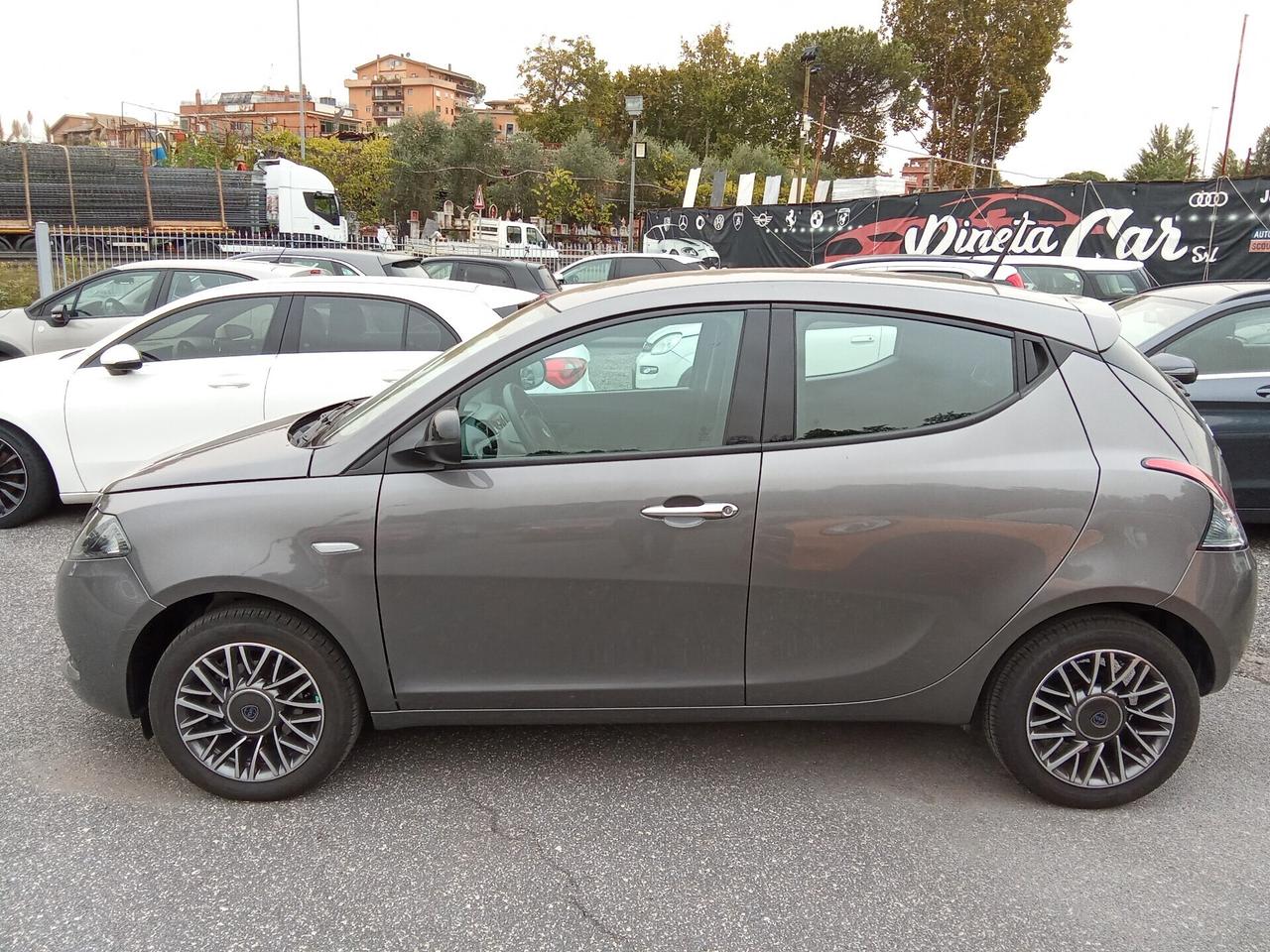Lancia Ypsilon 1.0 FireFly 5 porte S&S Hybryd Gold
