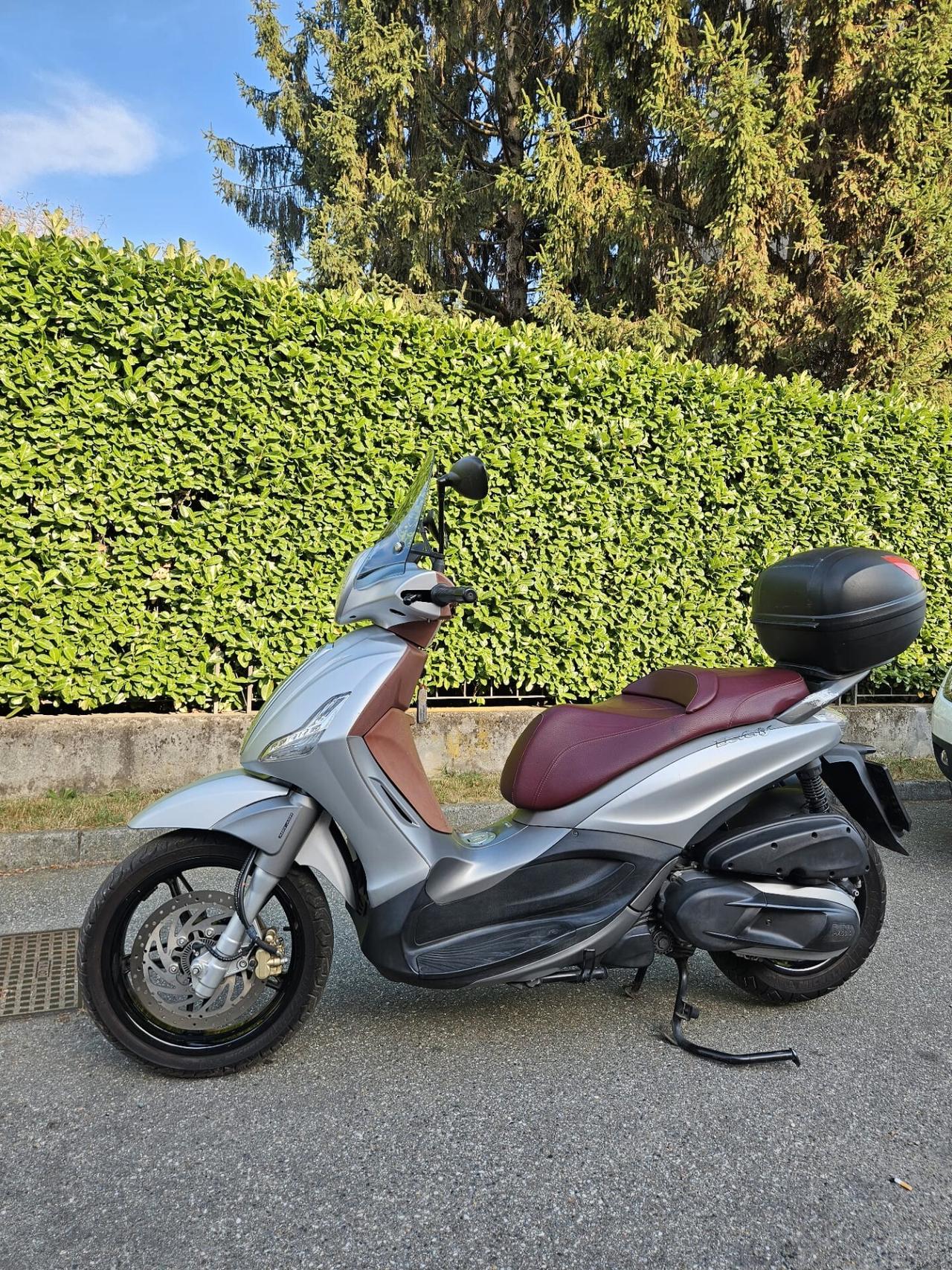 Piaggio Beverly 350 sport touring