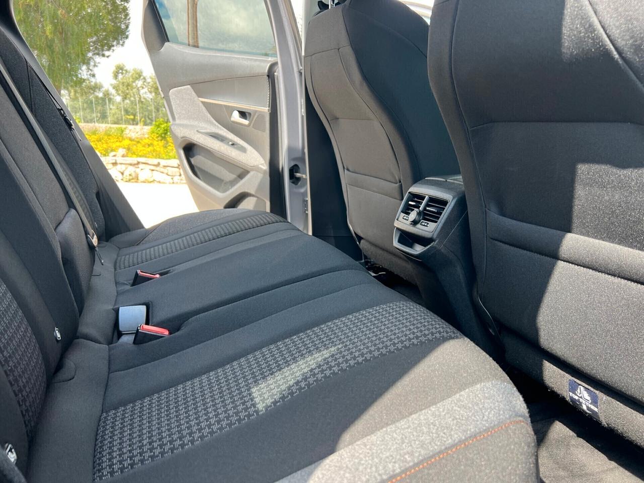 Peugeot 3008 BlueHDi 130 S&S Business