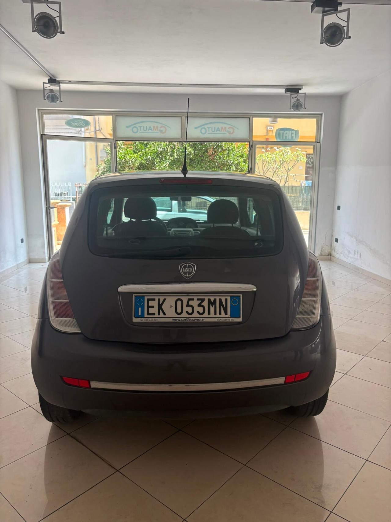 Lancia Ypsilon 1.3 MJT 75 CV Unyca