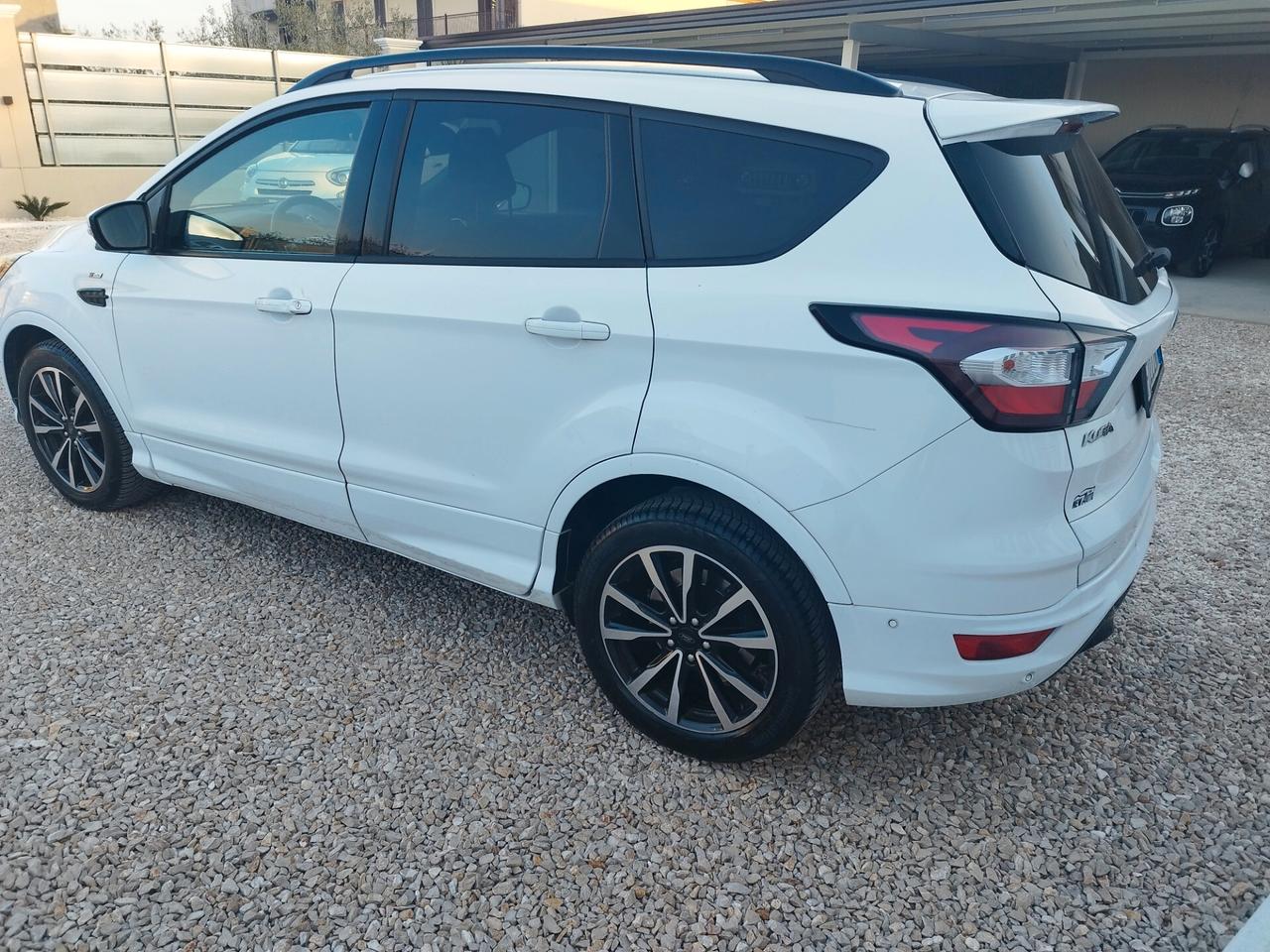 Ford Kuga 1.5 TDCI 120 CV S&S 2WD Powershift ST-Line