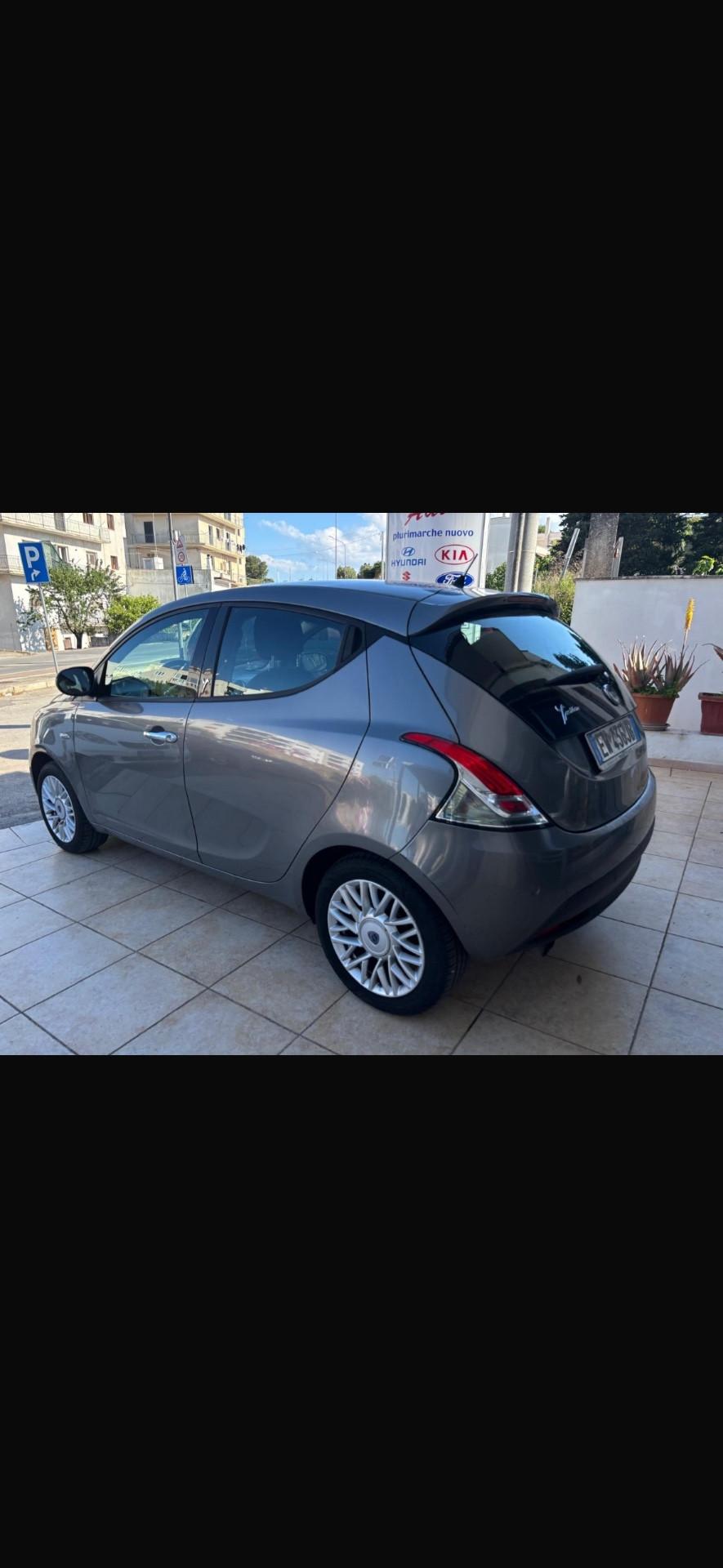 Lancia Ypsilon 1.2 69 CV 5 porte GPL Ecochic Platinum