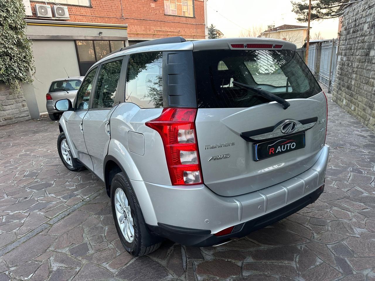 Mahindra XUV500 7 POSTI 2.2 16V AWD W10