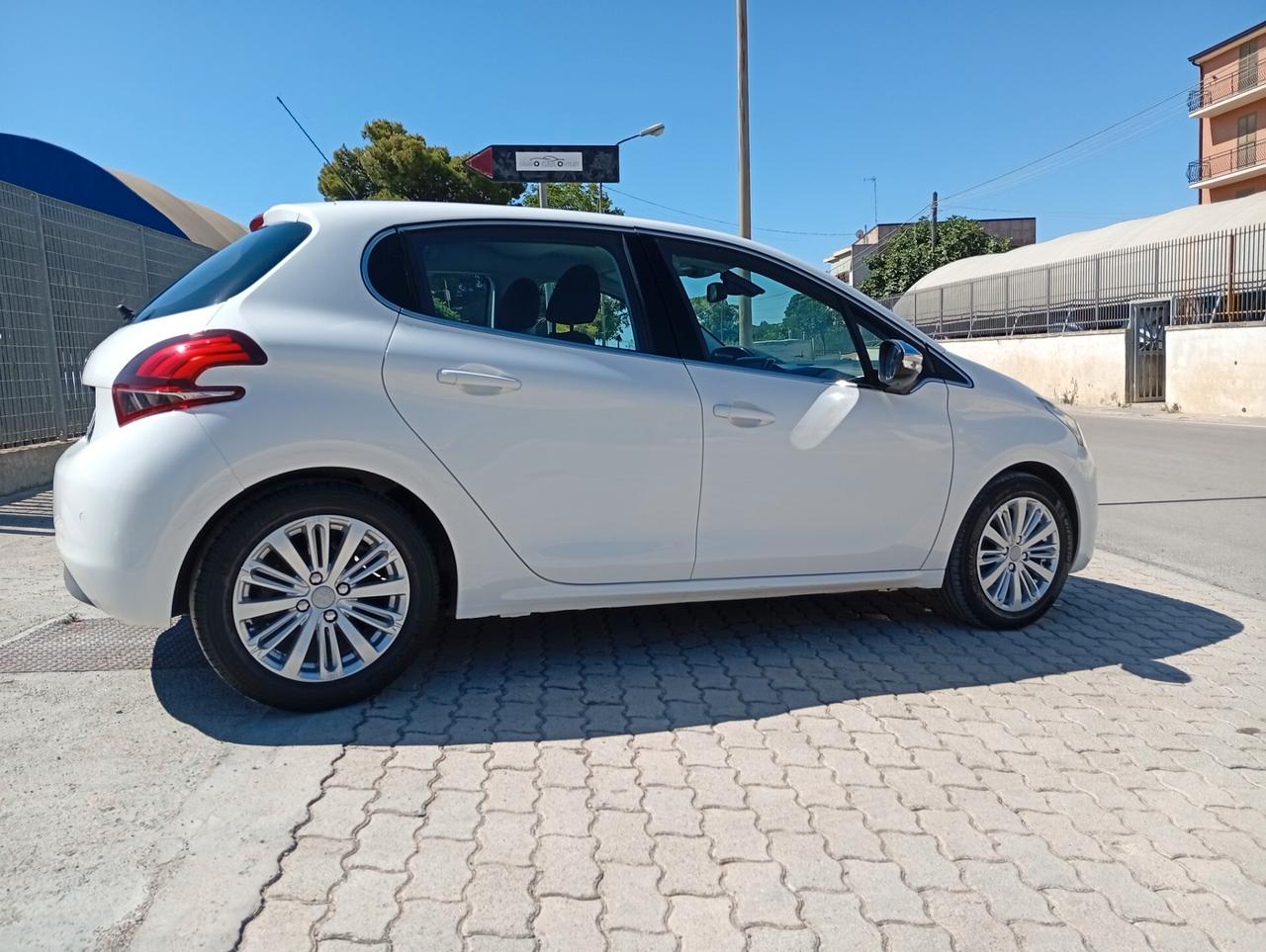 Peugeot 208 BlueHDi 100 S&S 5 porte Allure