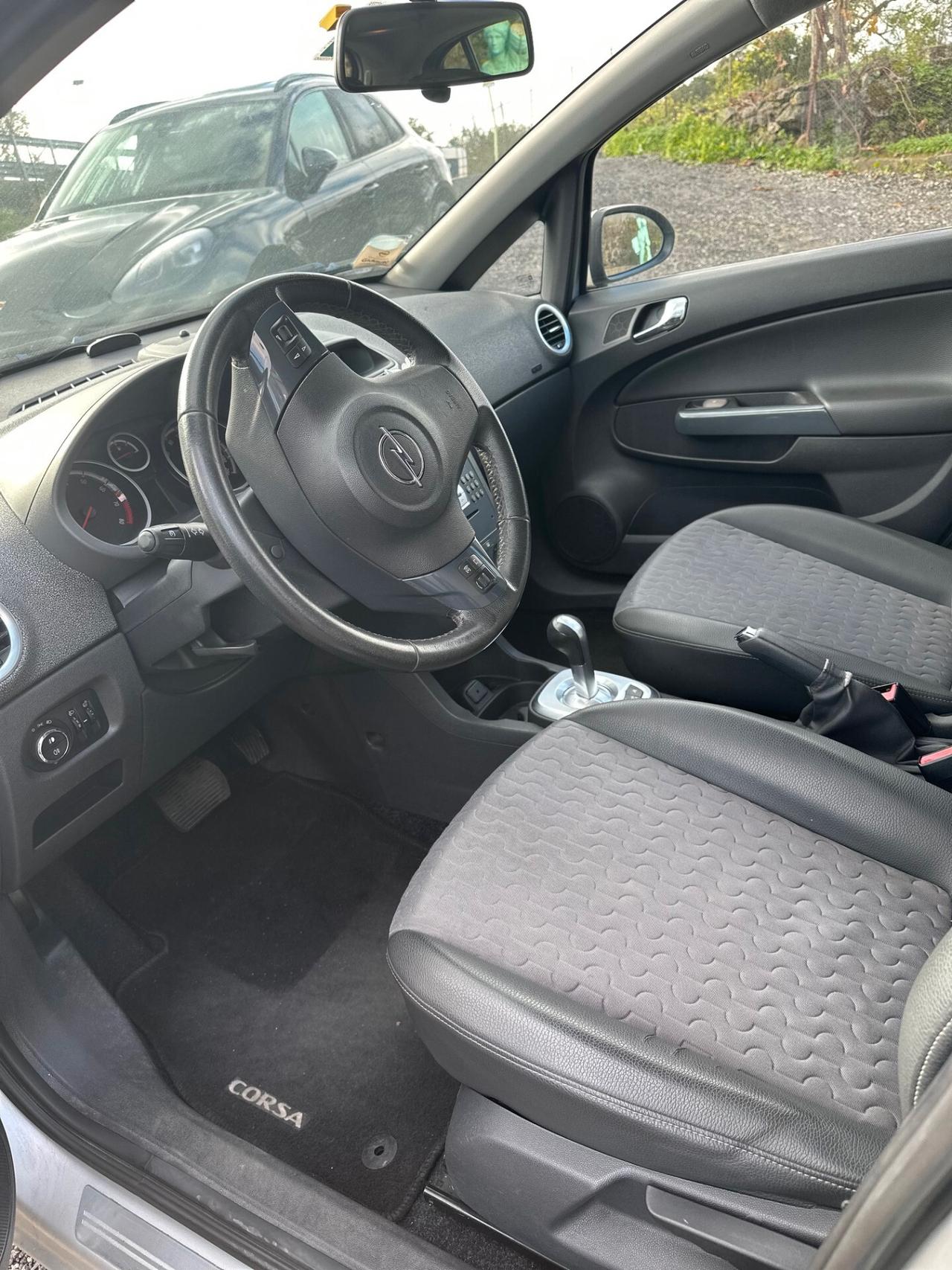 Opel Corsa 1.2 5 porte Cosmo