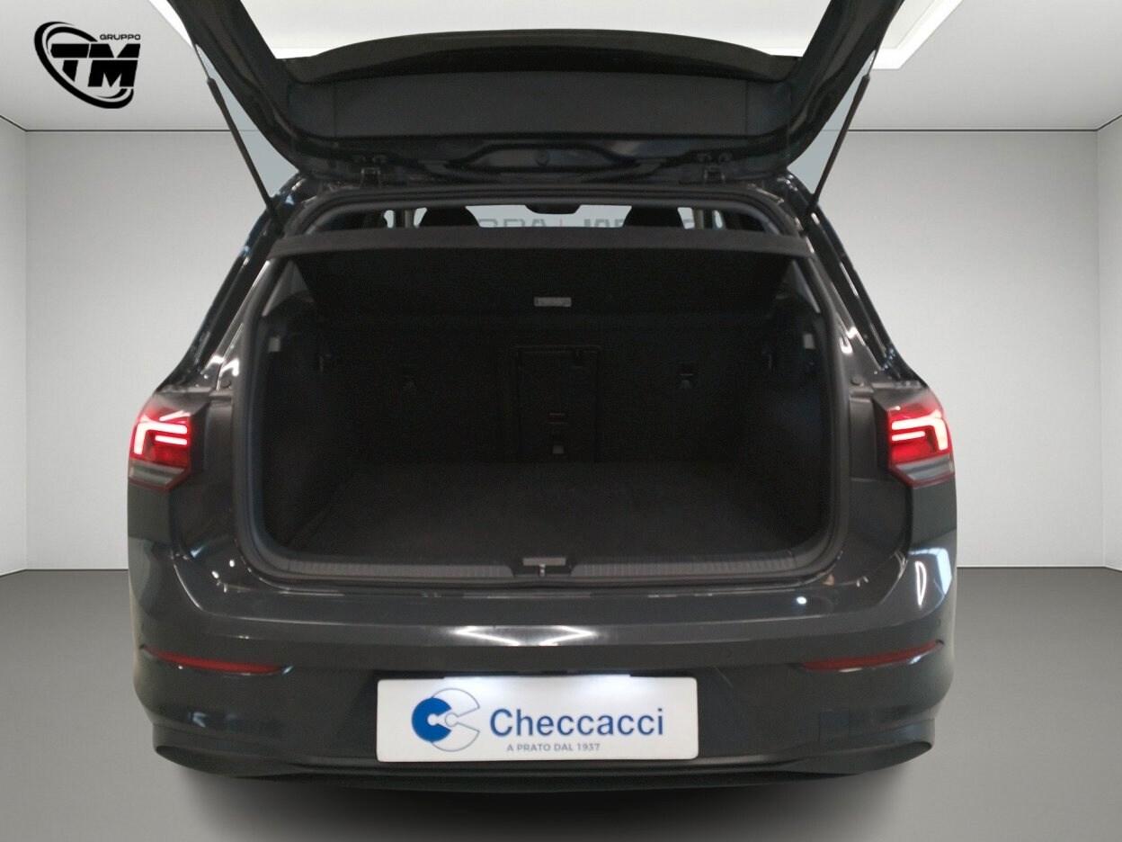 VOLKSWAGEN Golf 8ª serie Golf 1.0 eTSI EVO DSG...