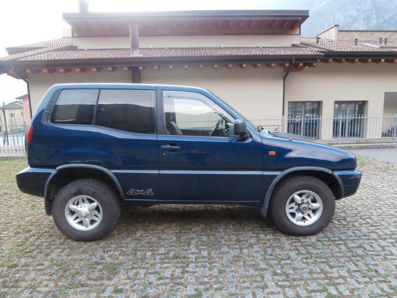 Nissan Terrano II 2.7 Autocarro 3 porte Leggi testo