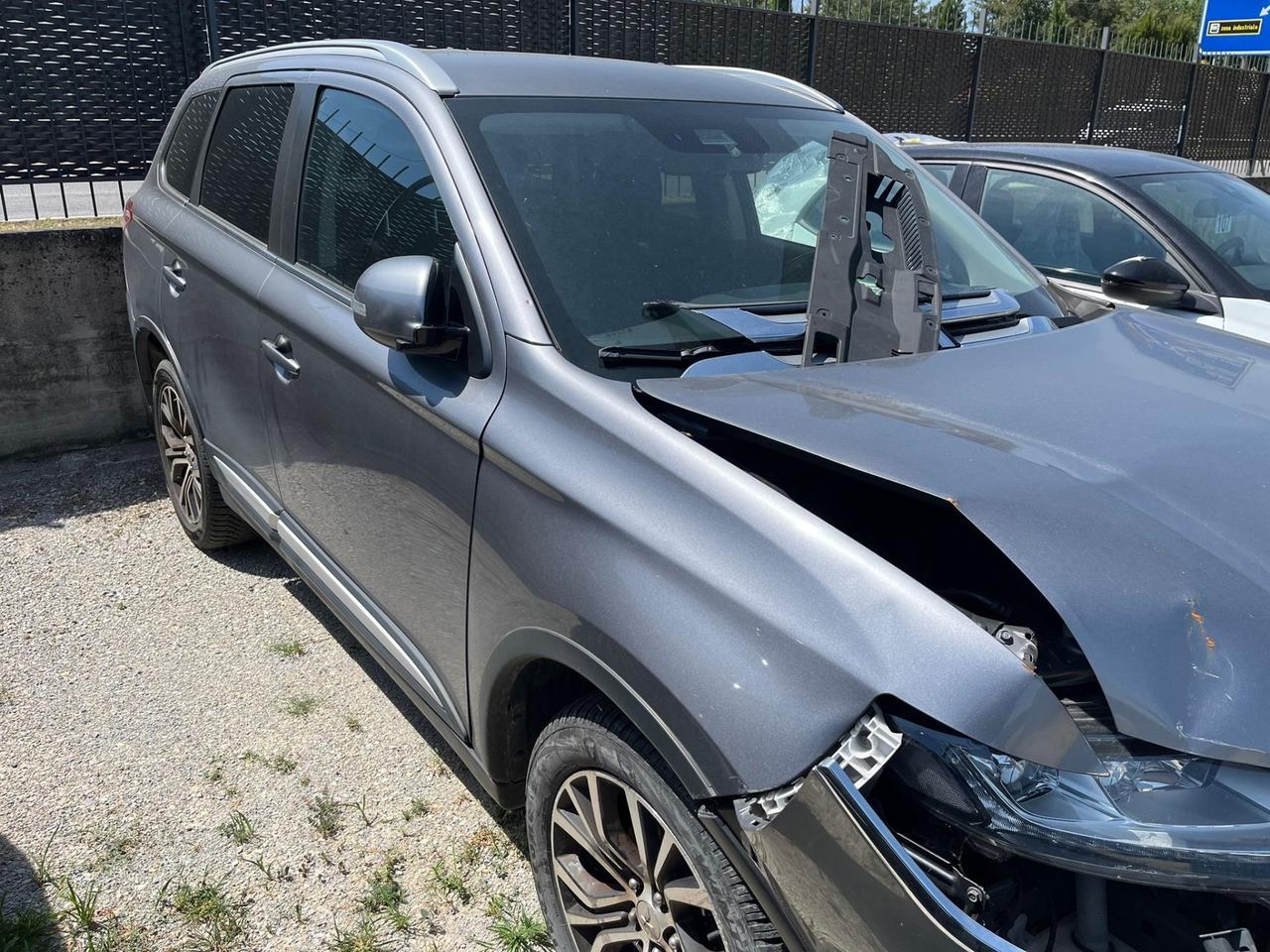 Mitsubishi Outlander 2.2 DI-D 4WD Instyle Plus SDA 7 posti