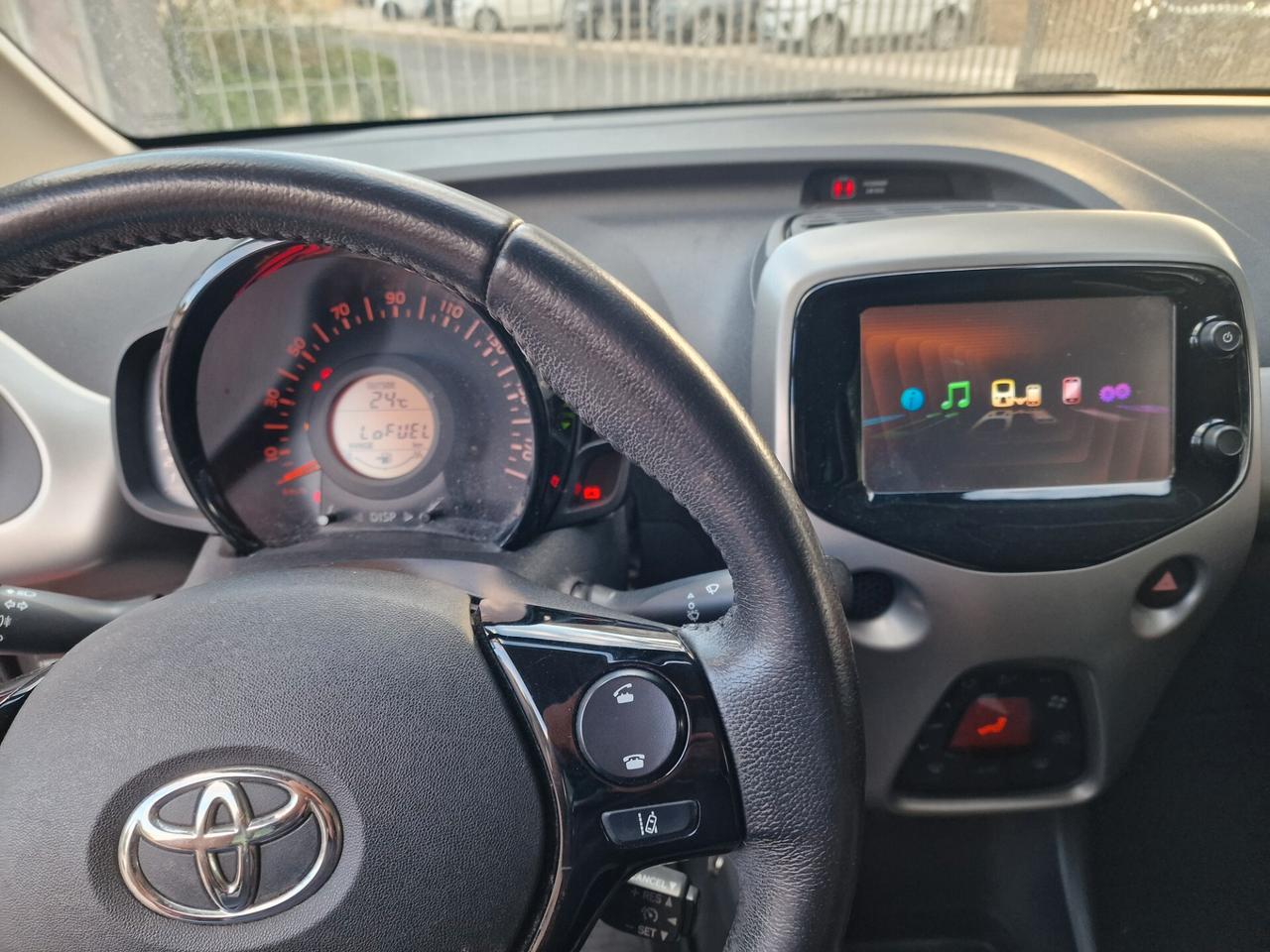 Toyota Aygo 1.0 VVT-i 69 CV 5 porte x-black TSS
