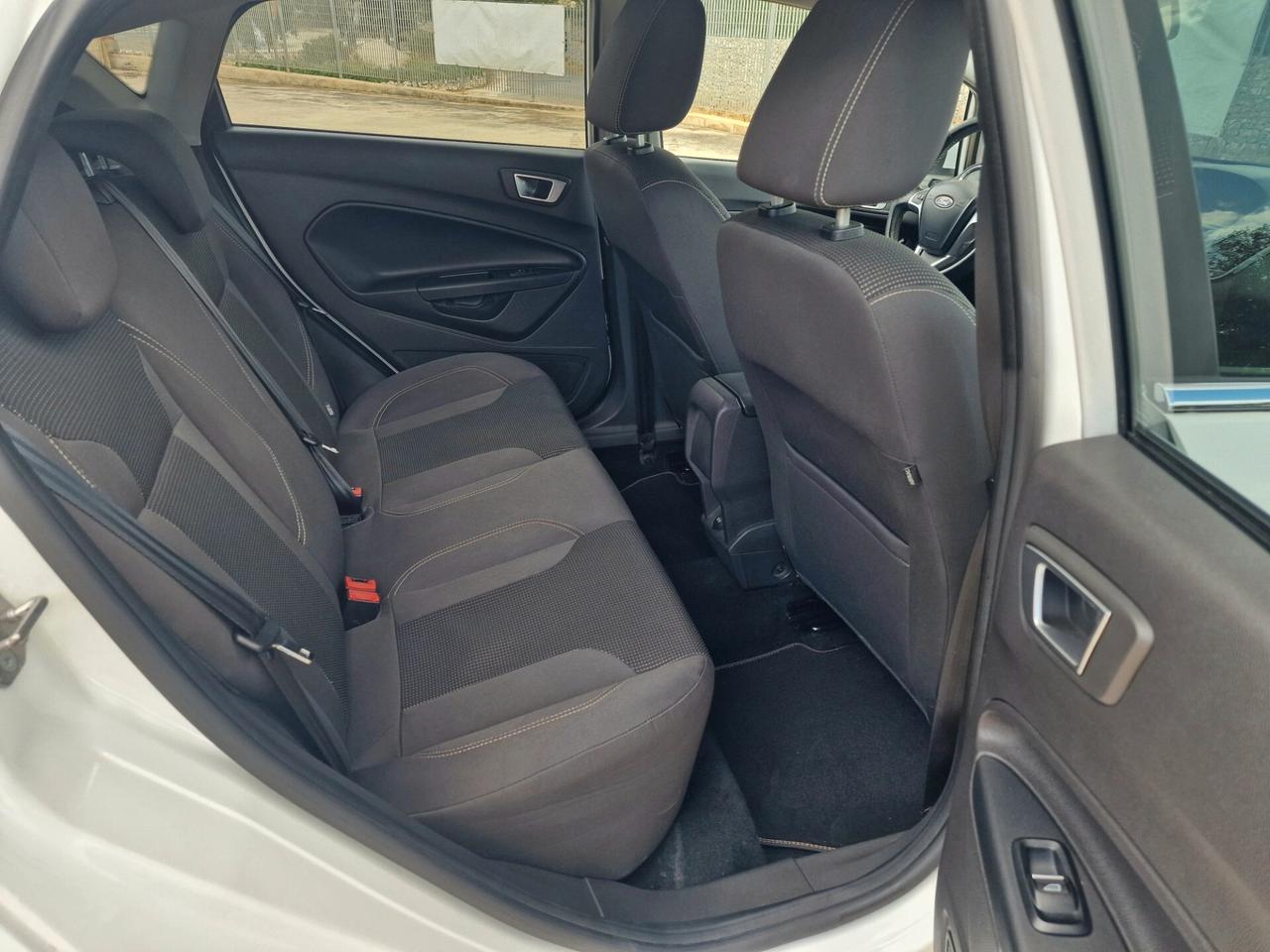 Ford Fiesta 1.2 60CV 5 porte Black & White Edition