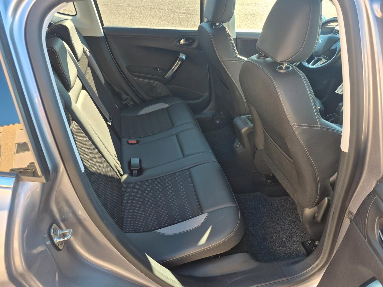 Peugeot 2008 BlueHDi 100 S&S Allure