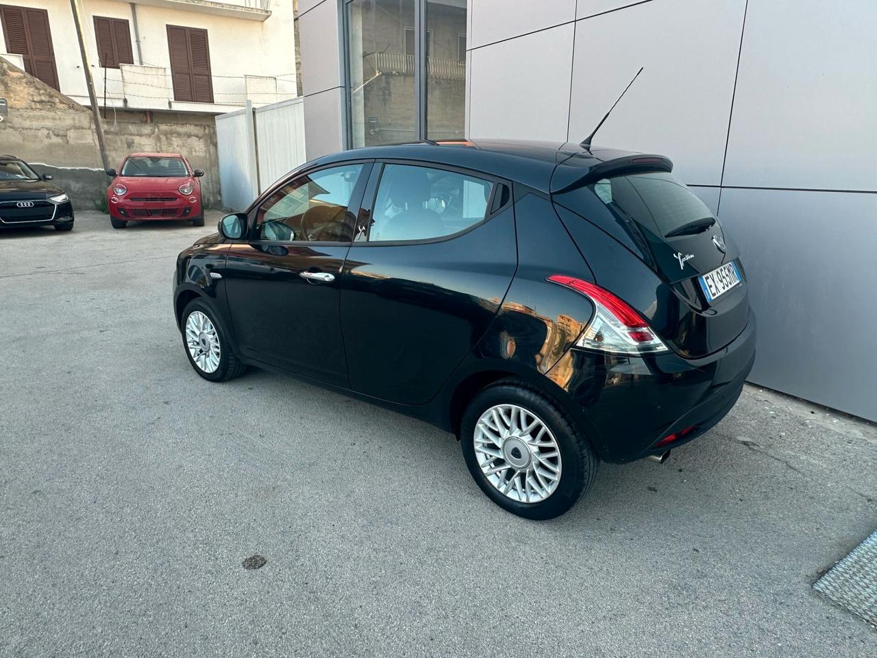 Lancia Ypsilon 1.3 MJT 16V 95 CV 5 porte
