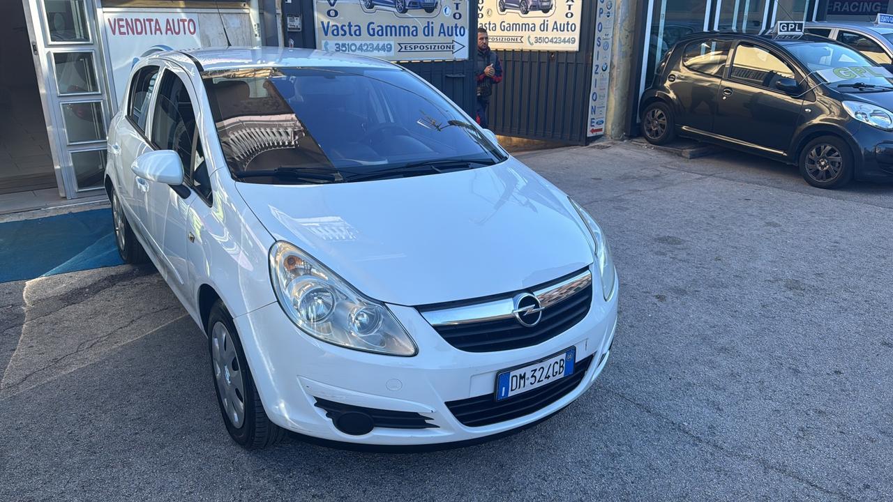 Opel Corsa 1.2 5 porte Cosmo
